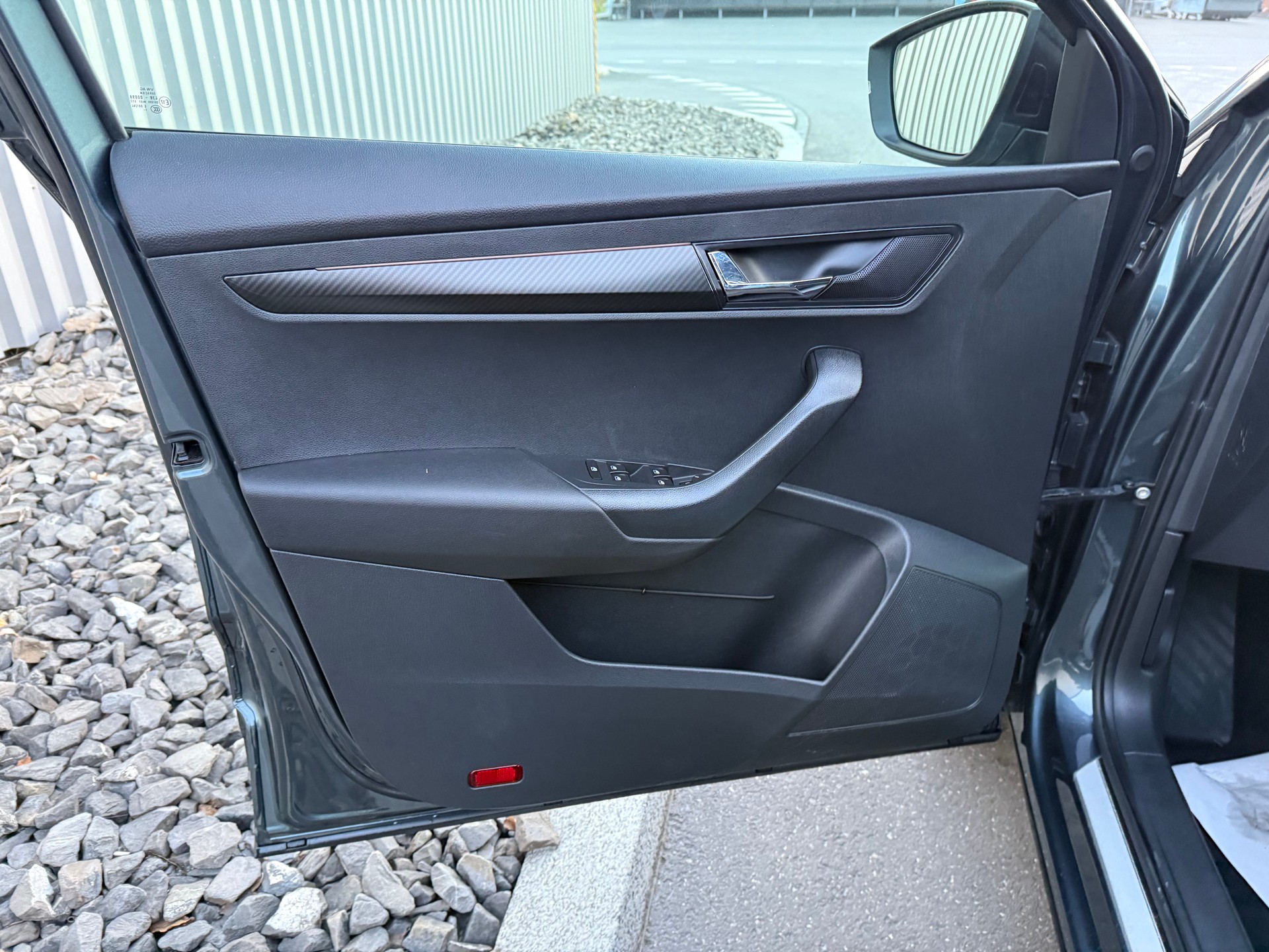 SKODA Karoq 2.0 TSI SportLine 4x4 DSG-image-11