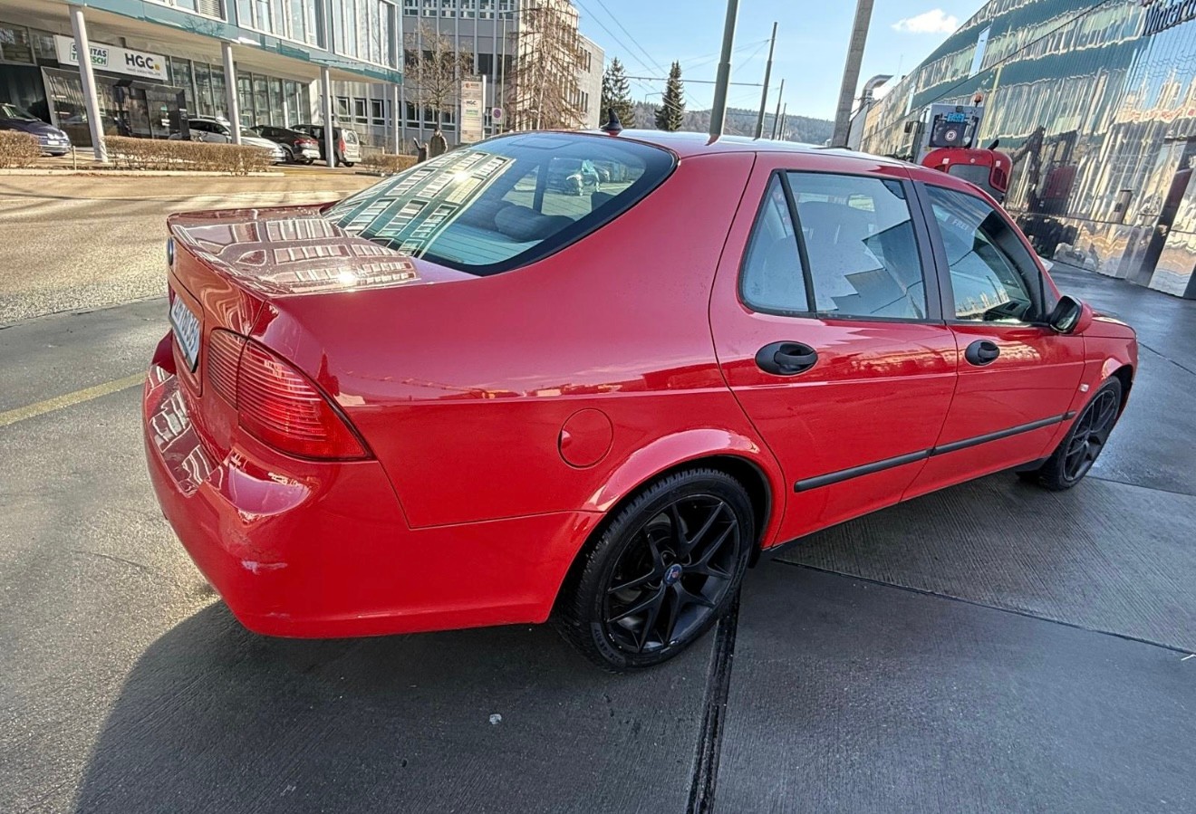 SAAB 9-5 2.0t Vector-image-4