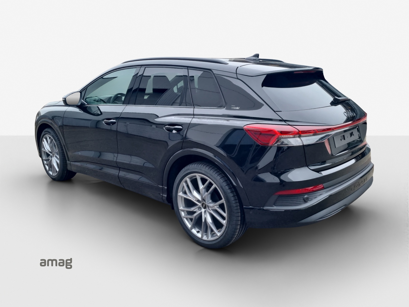 AUDI Q4 e-tron 45 Edition Swiss Ski quattro-showroom-element-2