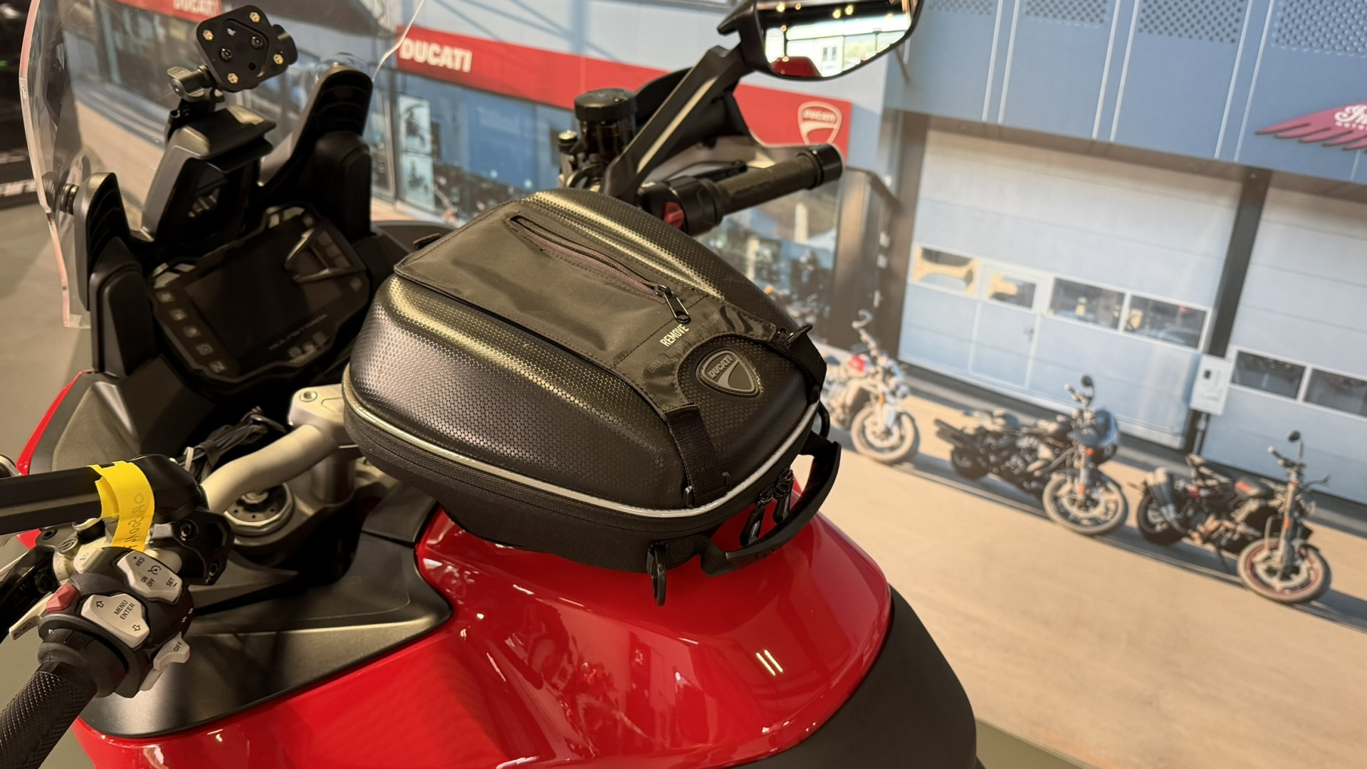 DUCATI Multistrada 1200 avec topcase et valises-image-6