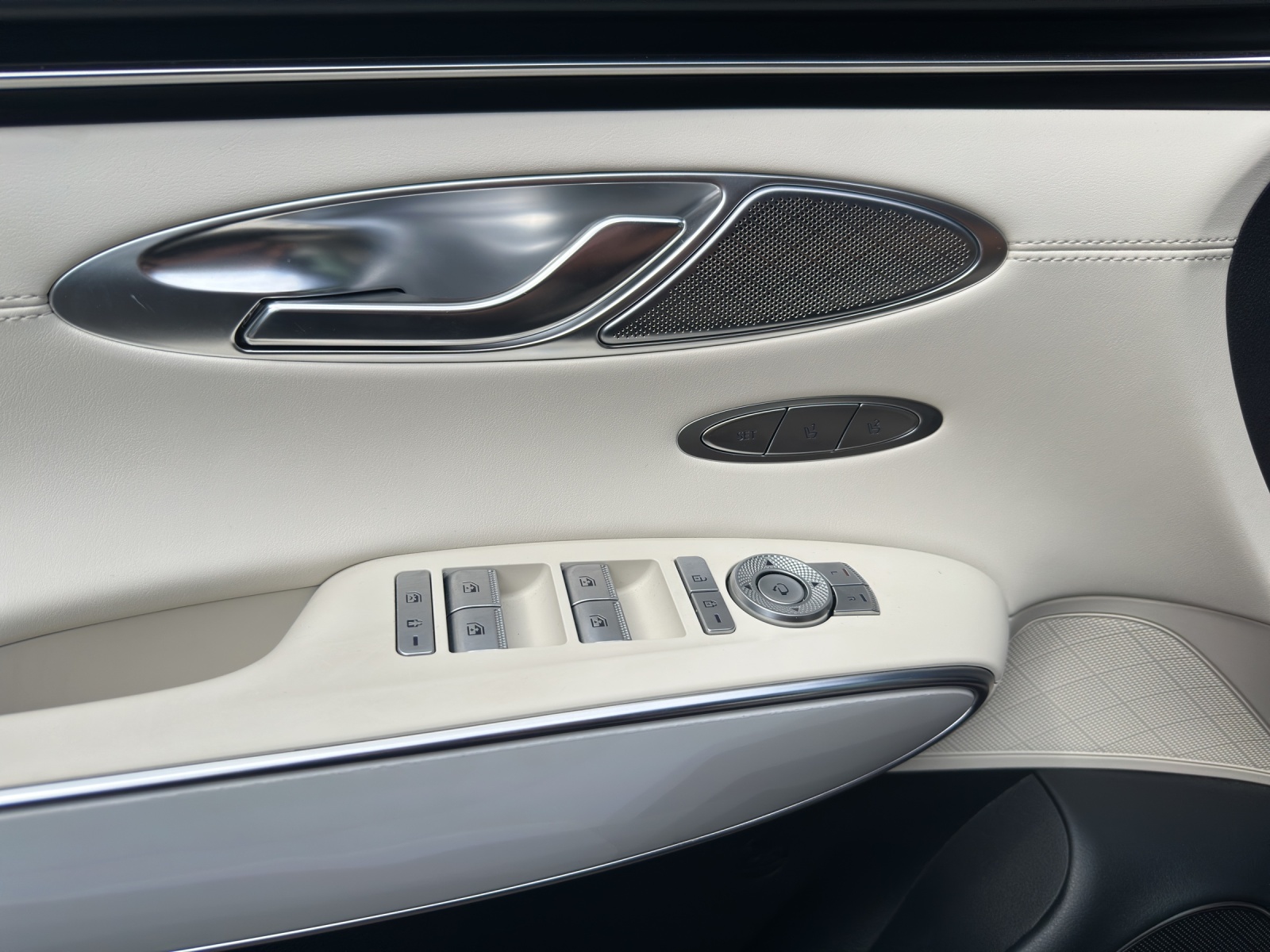 GENESIS GV70 Dual Motor Sport AWD-image-13