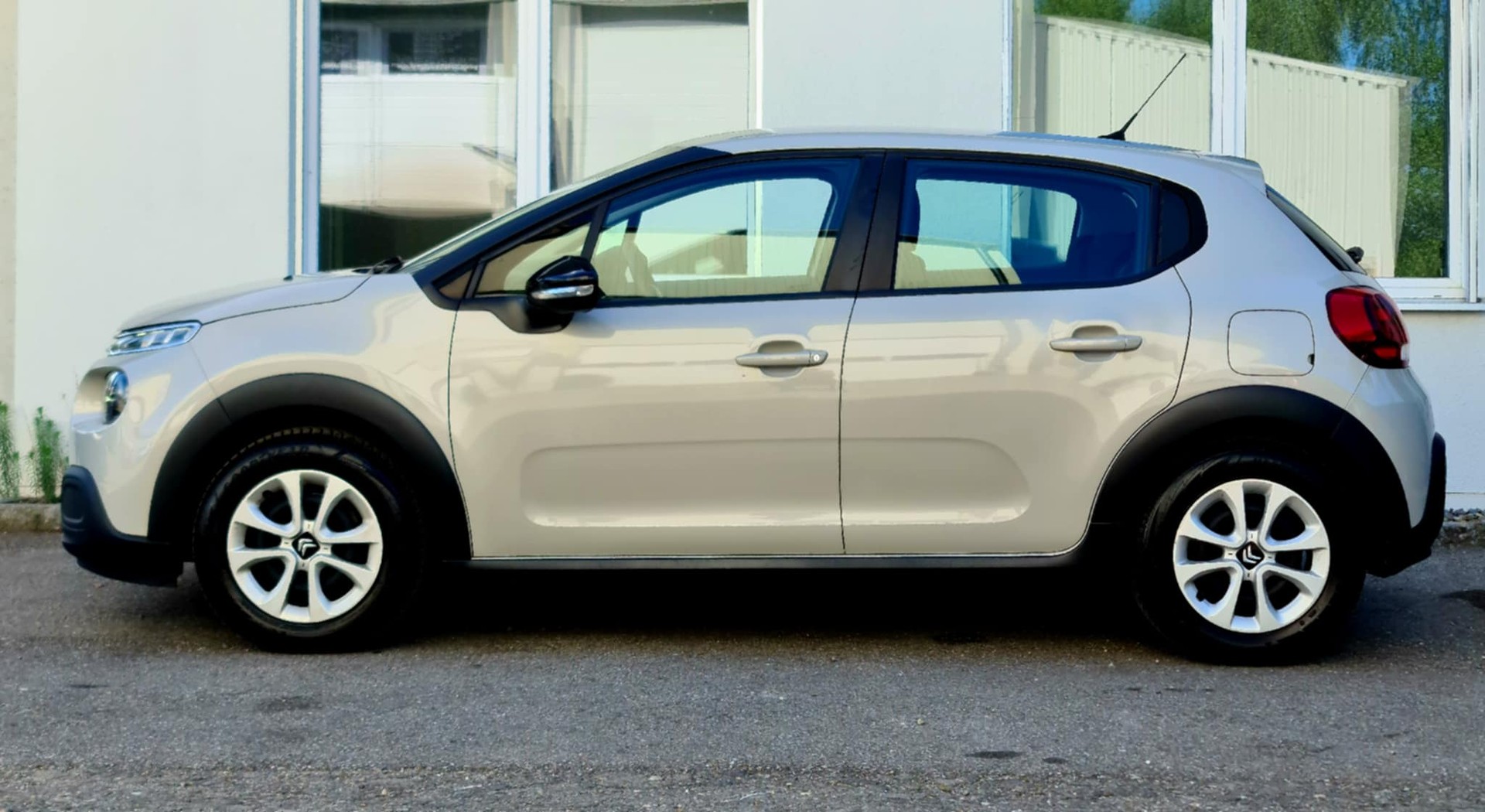 CITROEN C3 1.2i PureTech Feel Edition-image-3