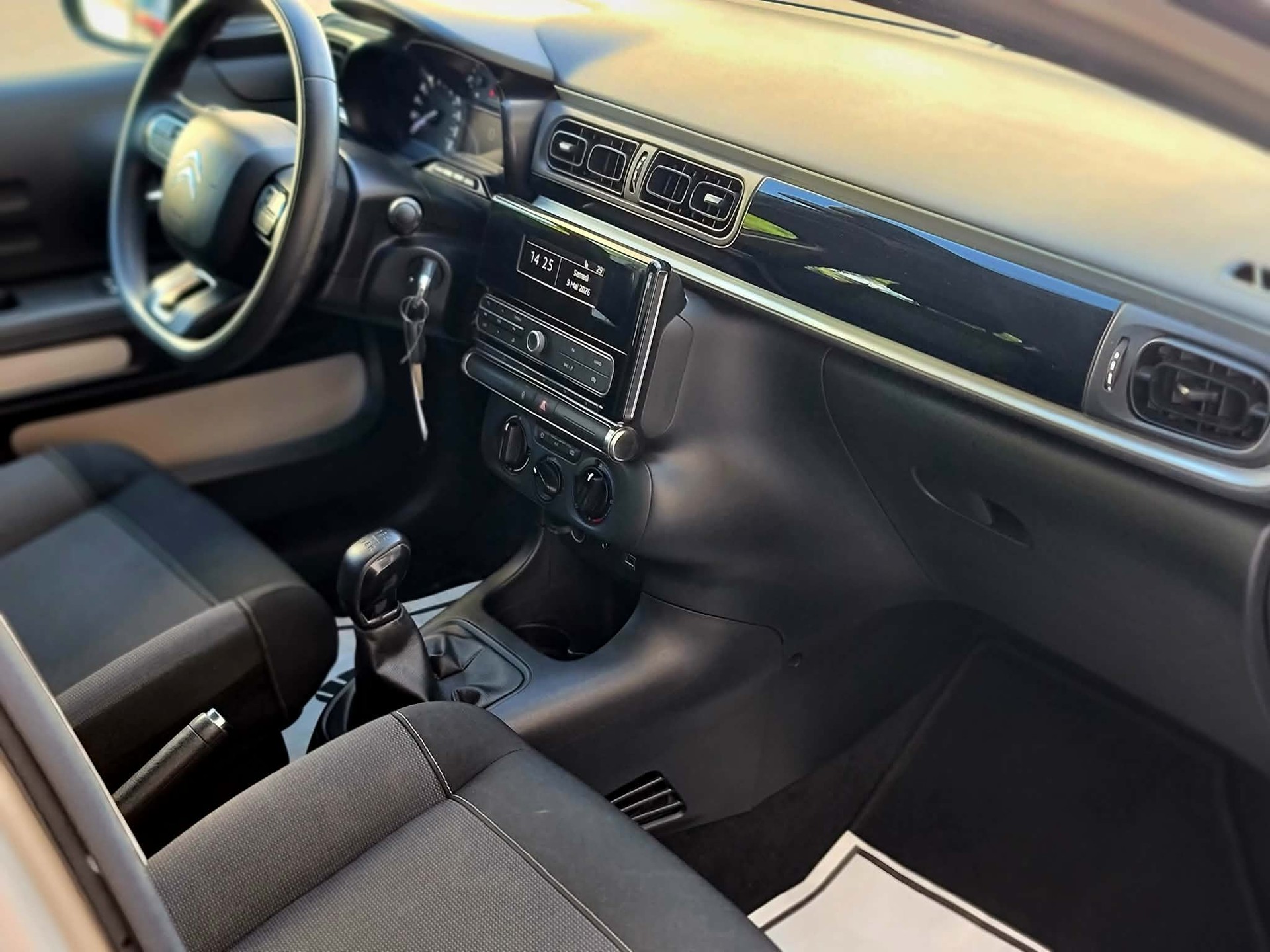 CITROEN C3 1.2i PureTech Feel Edition-image-13