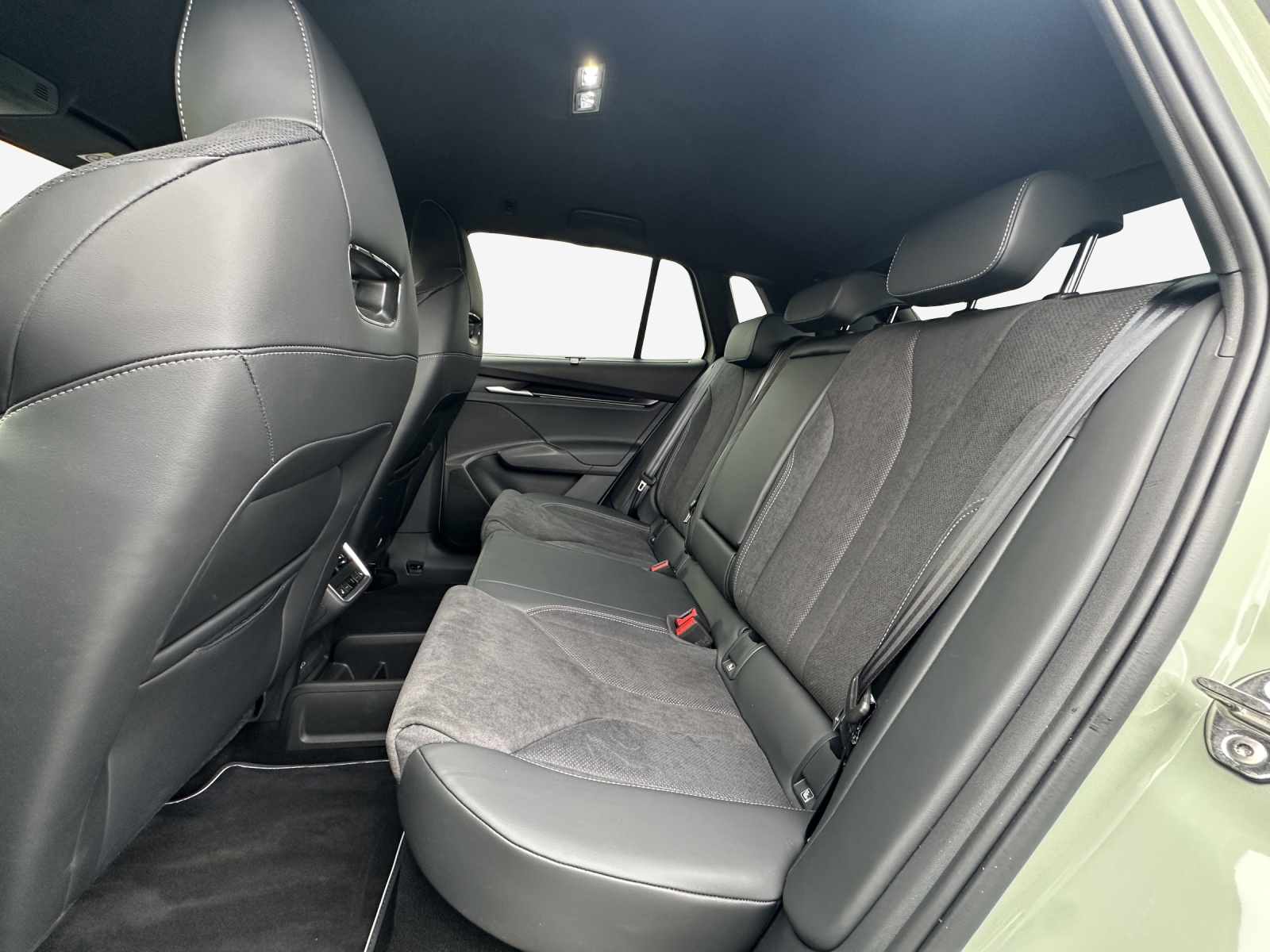 SKODA Elroq 85x Sportline 4x4-image-11