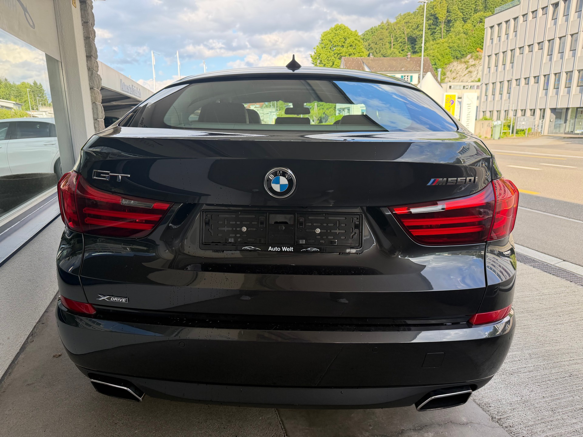 BMW 550i GT xDrive Steptronic-image-4