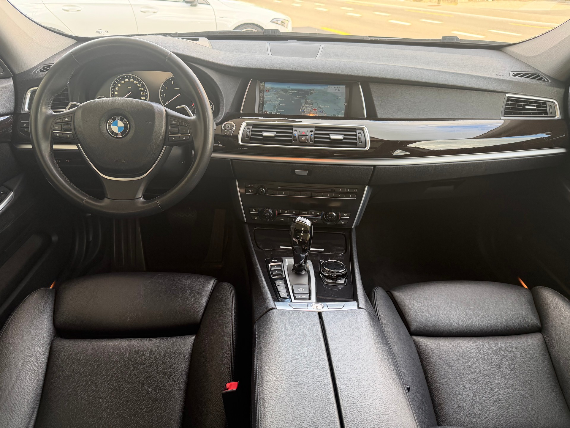 BMW 550i GT xDrive Steptronic-image-5