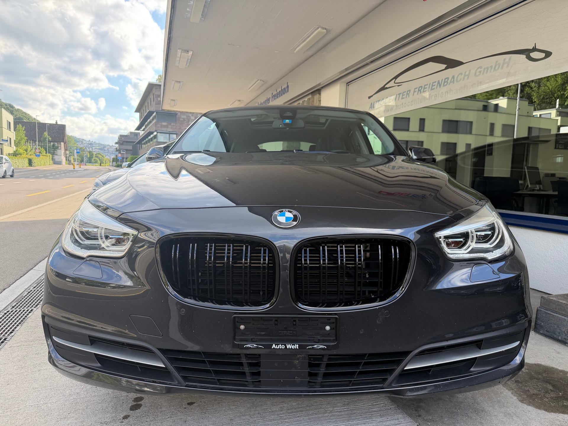BMW 550i GT xDrive Steptronic-showroom-element-1