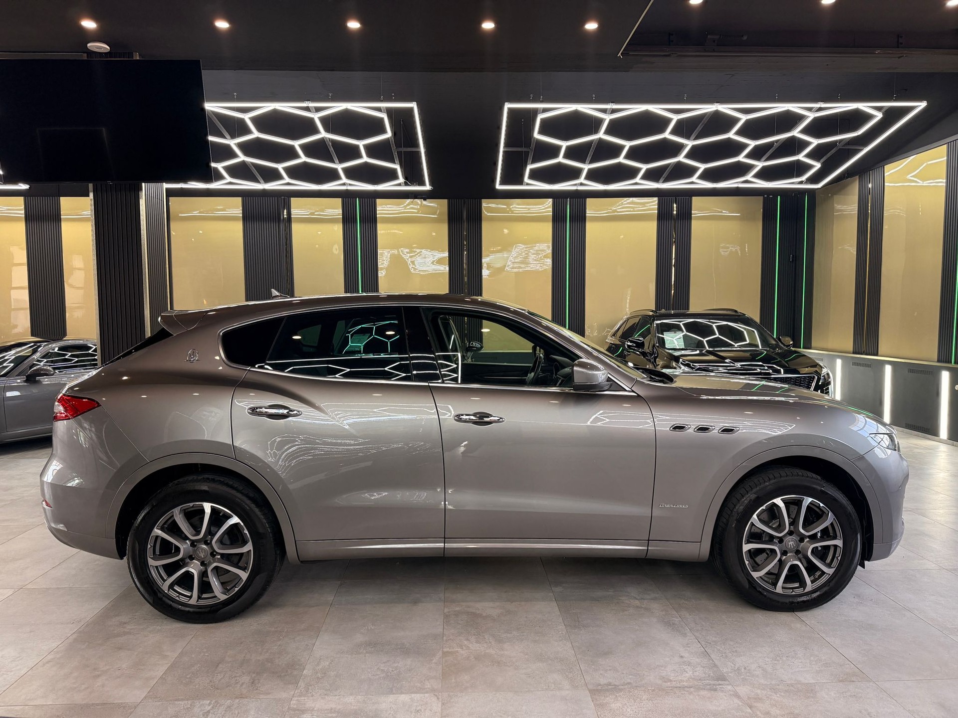 MASERATI Levante D 3.0 V6 GranLusso Automatica-showroom-element-3