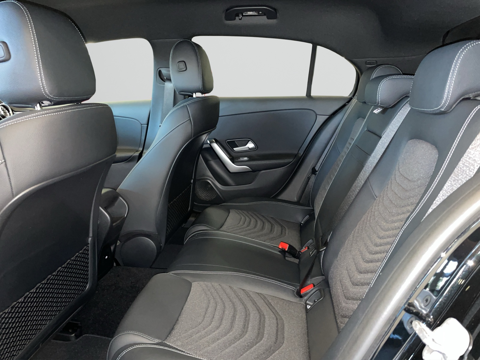 MERCEDES-BENZ A 250 4Matic 8G-DCT-image-8