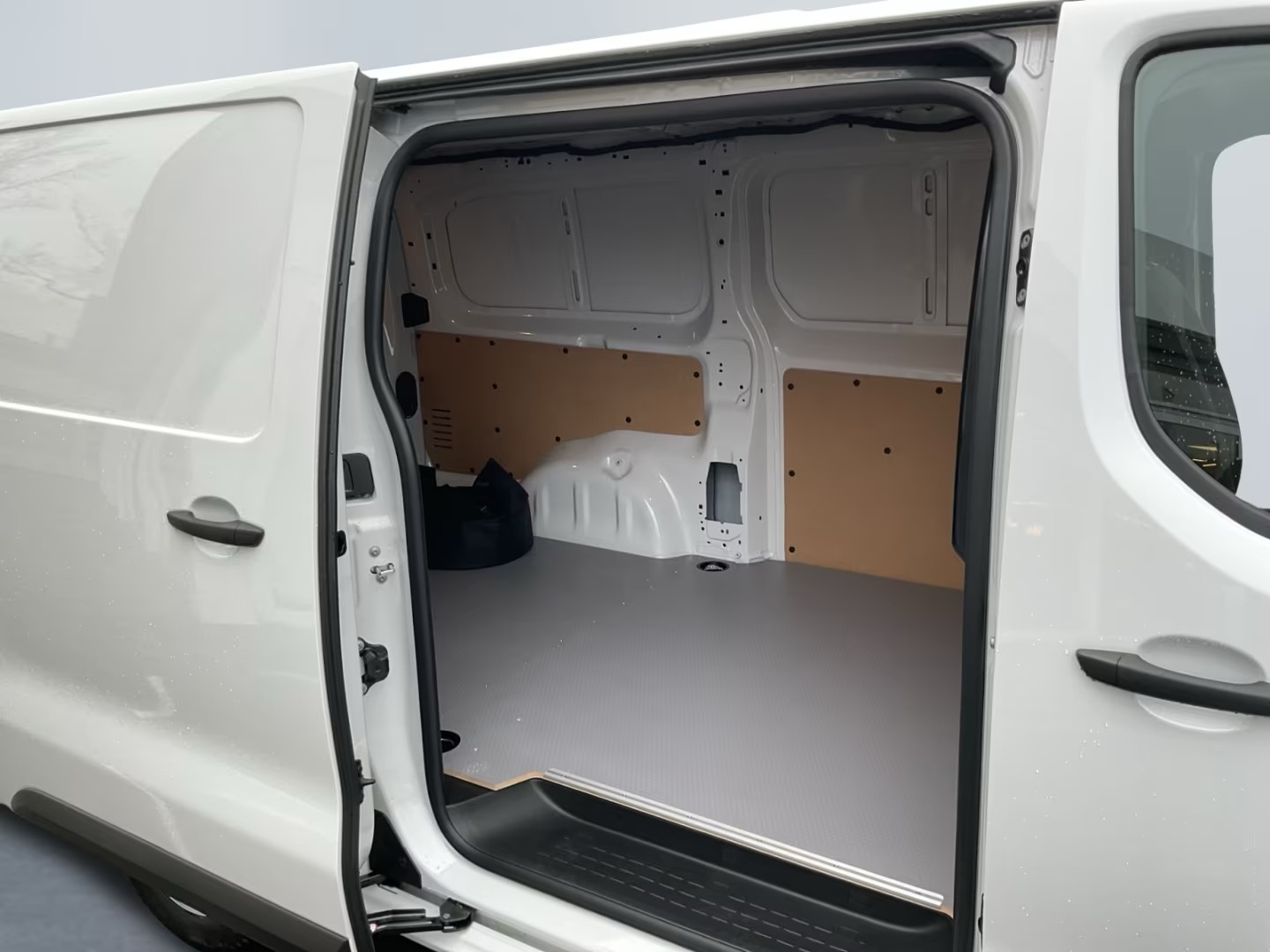 TOYOTA Proace EV 75kWh Long Meister-image-8