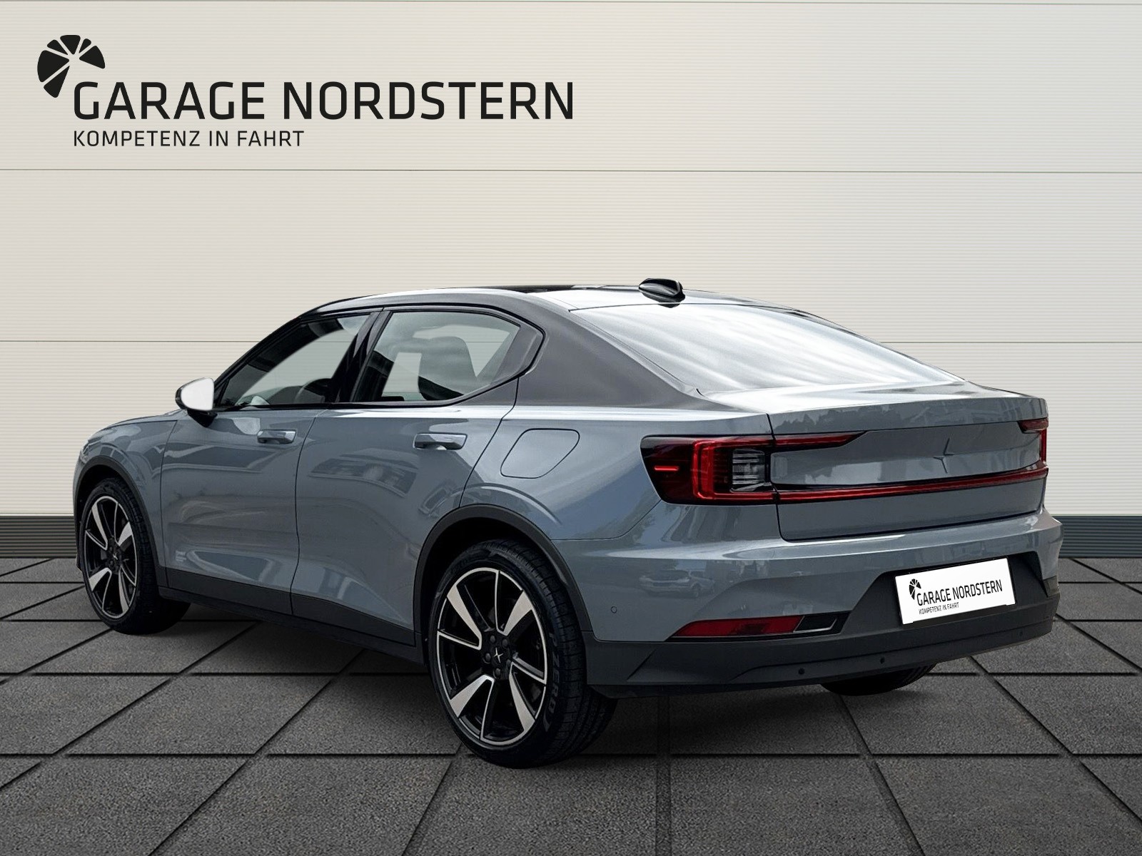 POLESTAR 2 Long Range Dual Motor-showroom-element-2