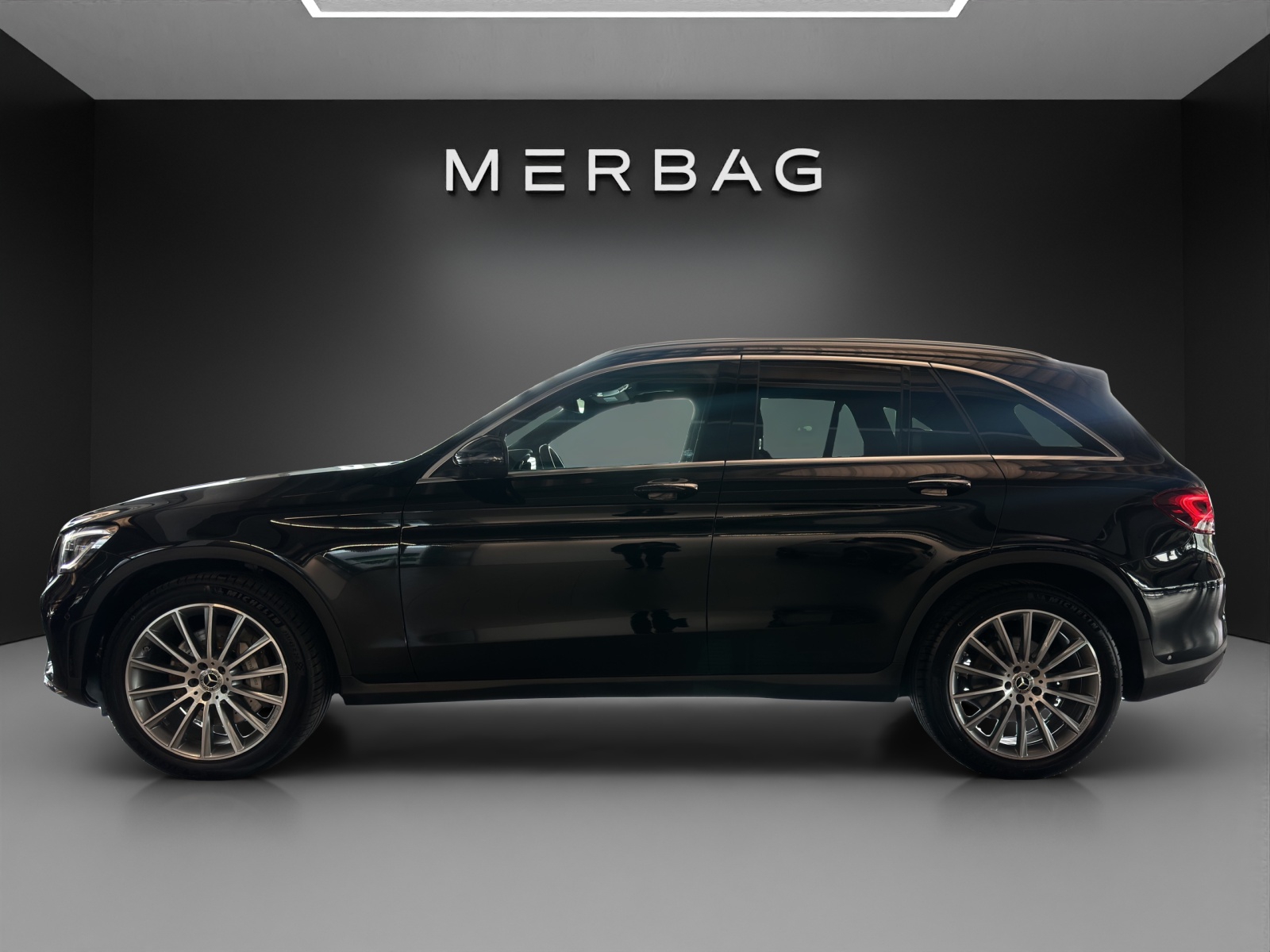 MERCEDES-BENZ GLC 300 AMG Line 4Matic-image-2