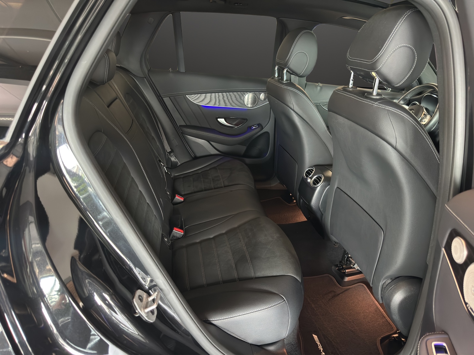 MERCEDES-BENZ GLC 300 AMG Line 4Matic-image-11