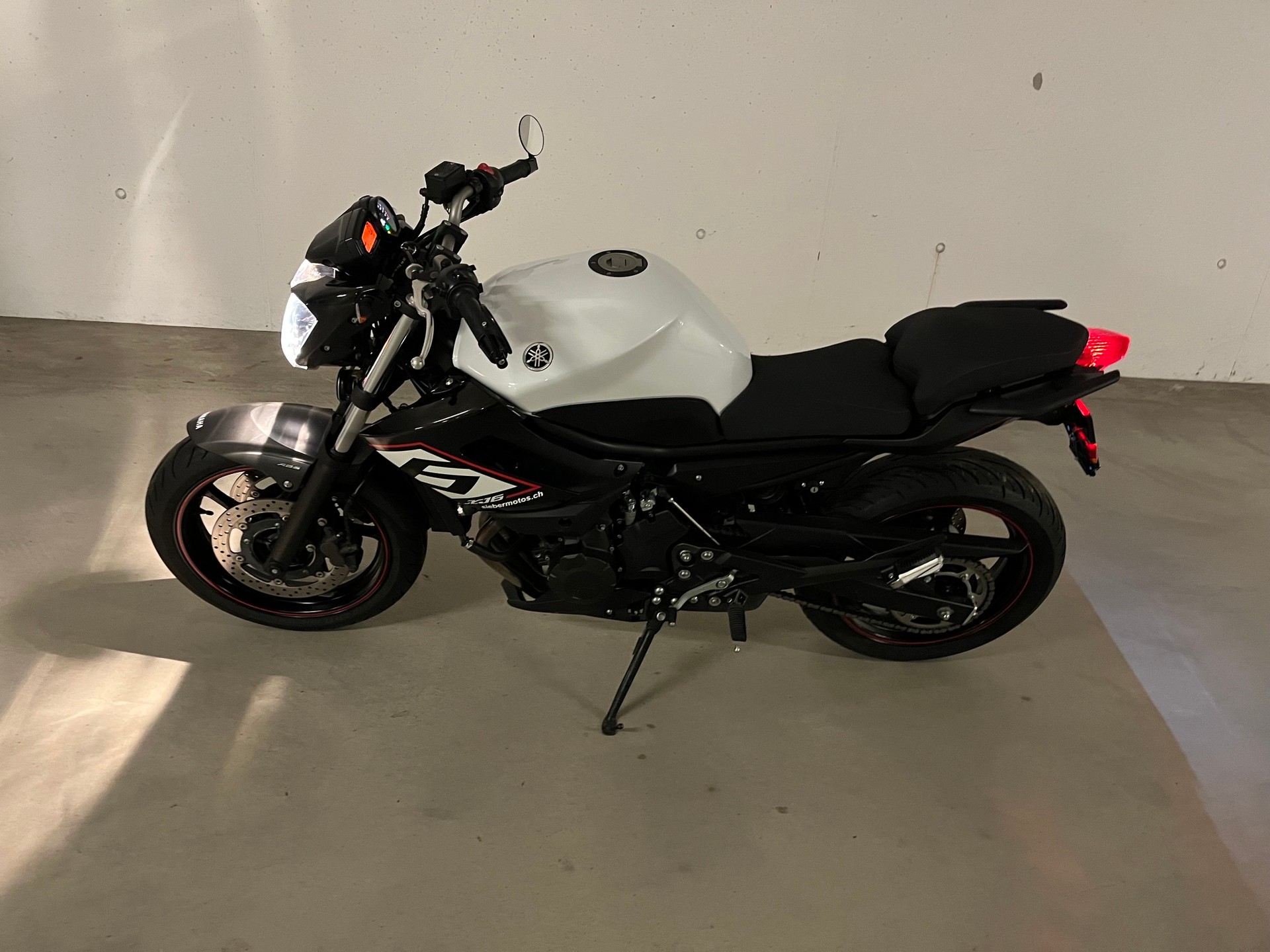 YAMAHA XJ 6 N ABS-image-1