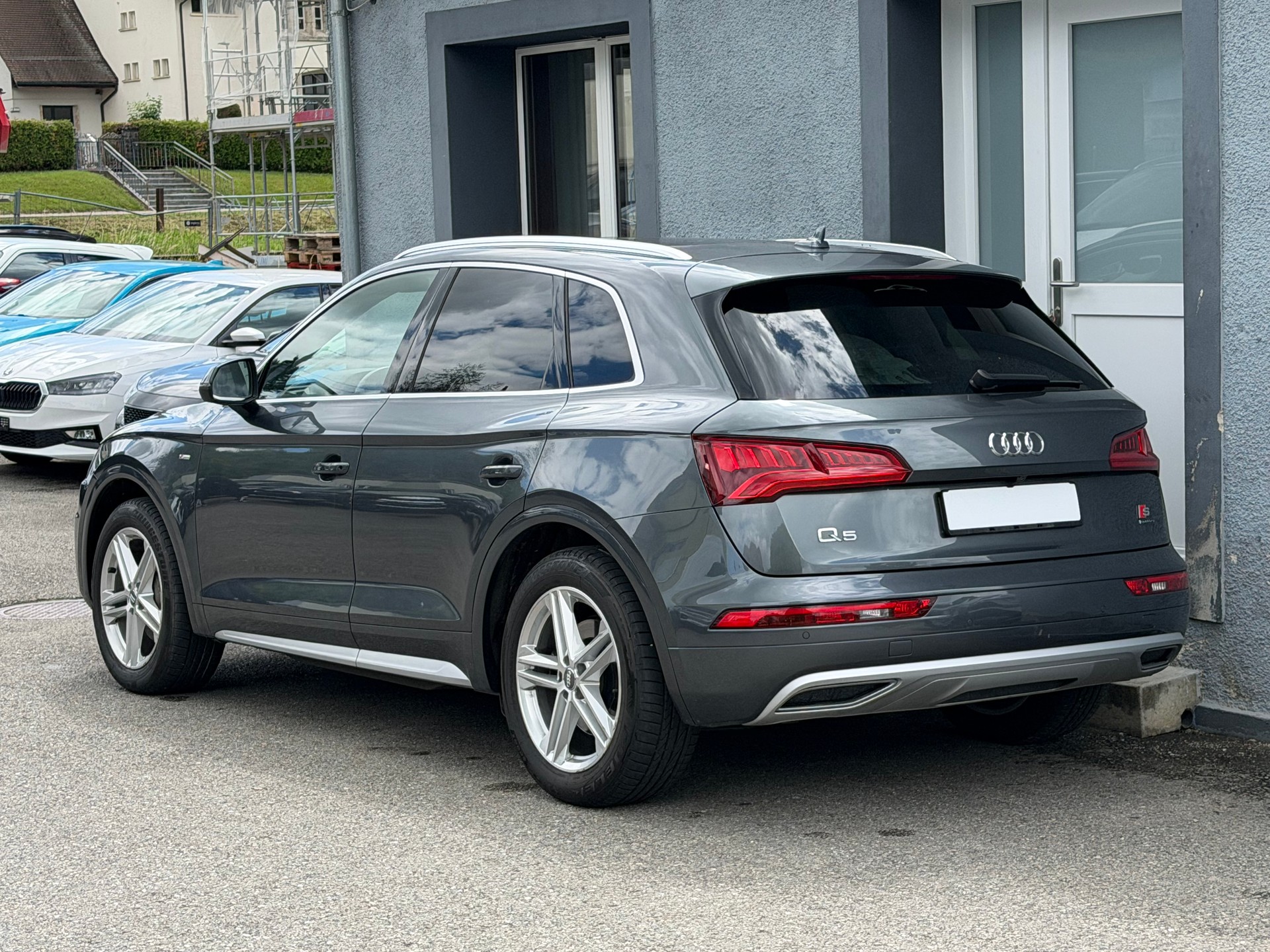 AUDI Q5 45 TFSI S-Line sport quattro S-tronic-image-3