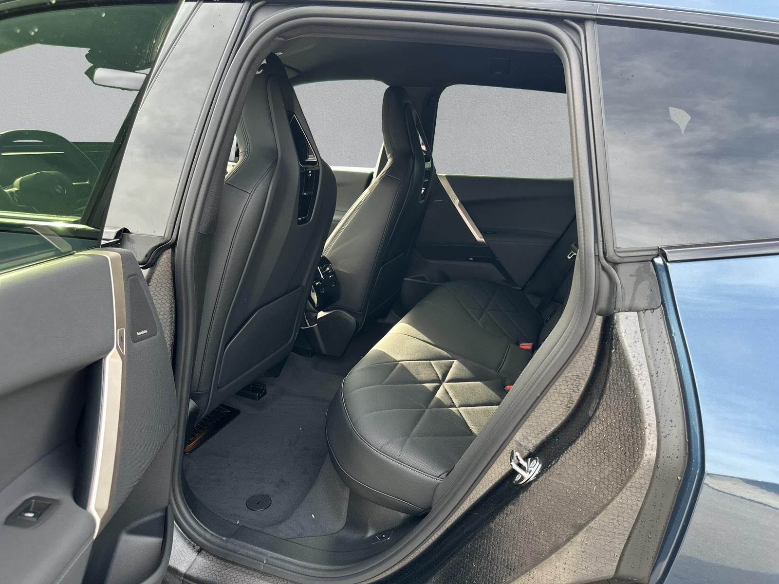 BMW iX xDrive60 i20 (CH) AHK-image-11