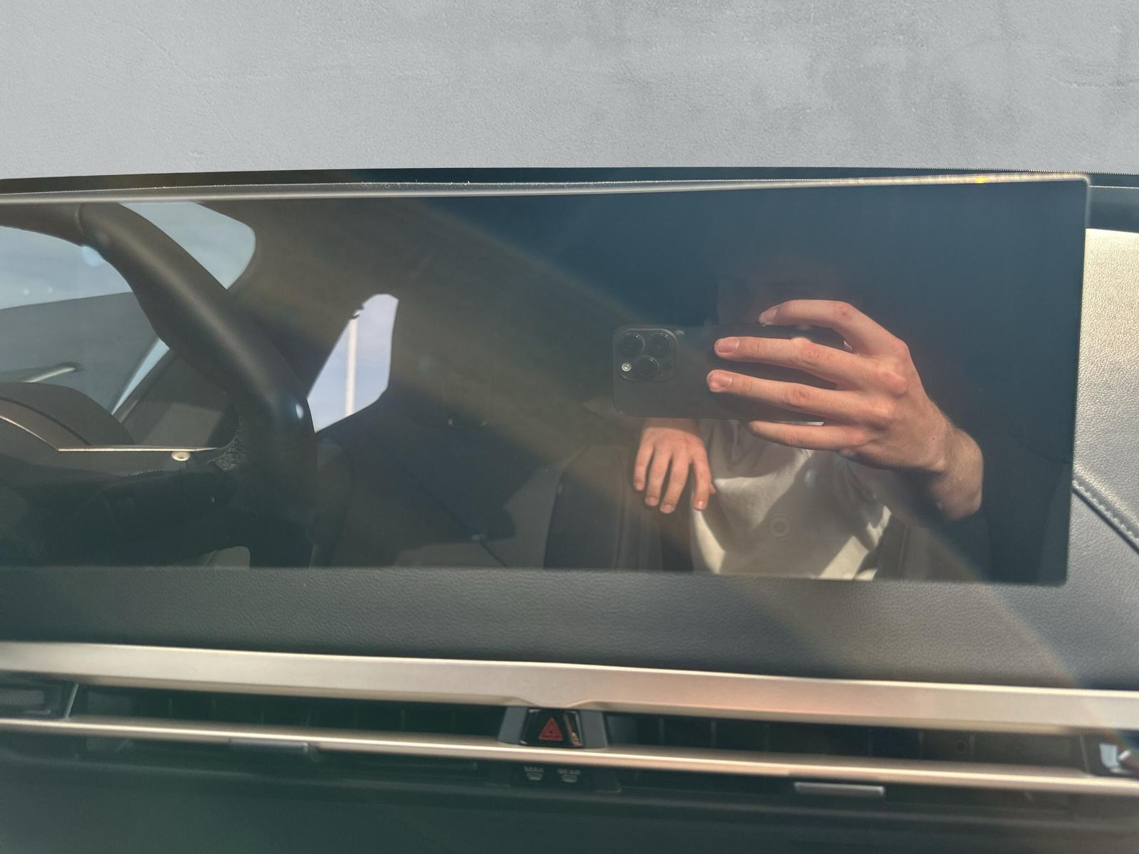BMW iX xDrive60 i20 (CH) AHK ** Action Leasing à 0.9% **-image-13