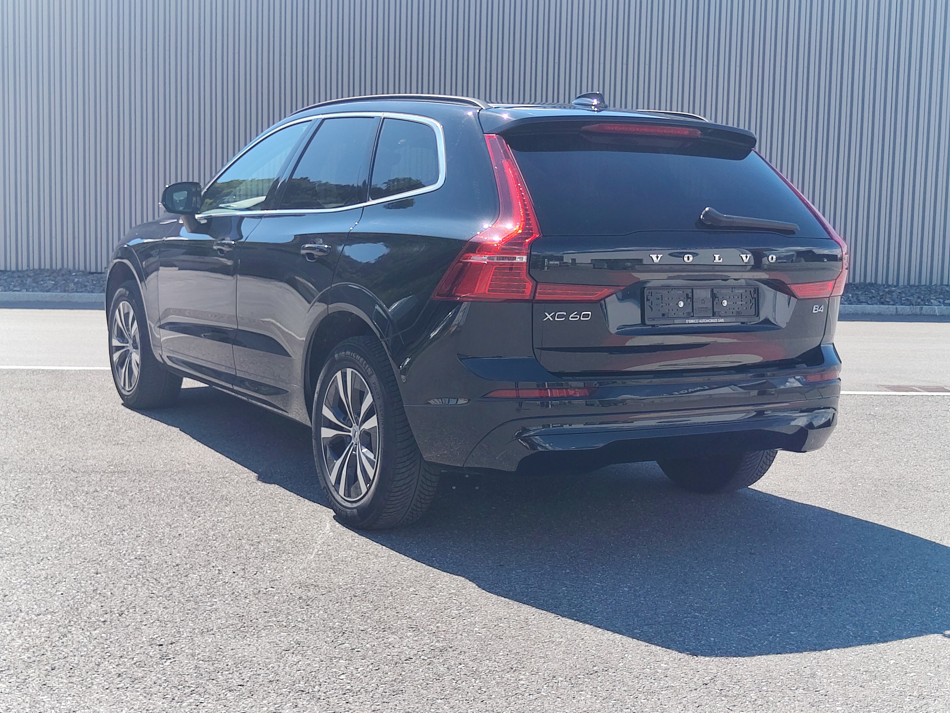 VOLVO XC60 B4 Benzin Mild Hybrid Momentum Geartronic-showroom-element-2