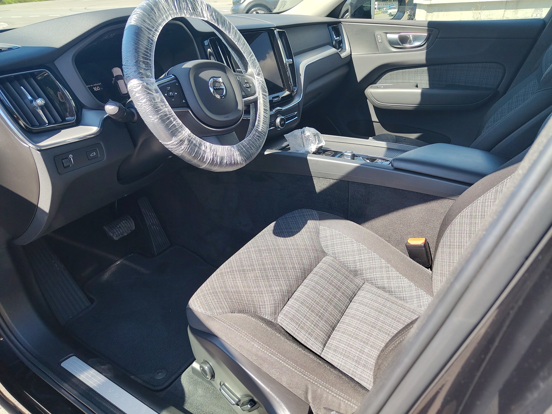 VOLVO XC60 B4 Benzin Mild Hybrid Momentum Geartronic-showroom-element-3