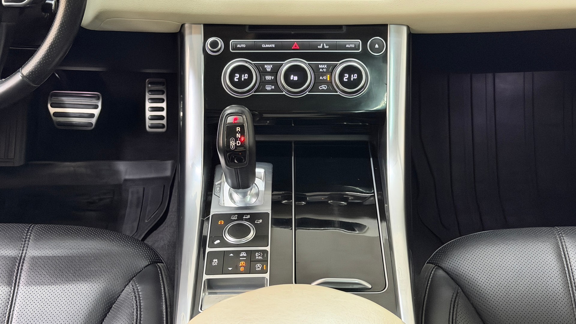 LAND ROVER Range Rover Sport 3.0 SDV6 HSE Automatic-image-17
