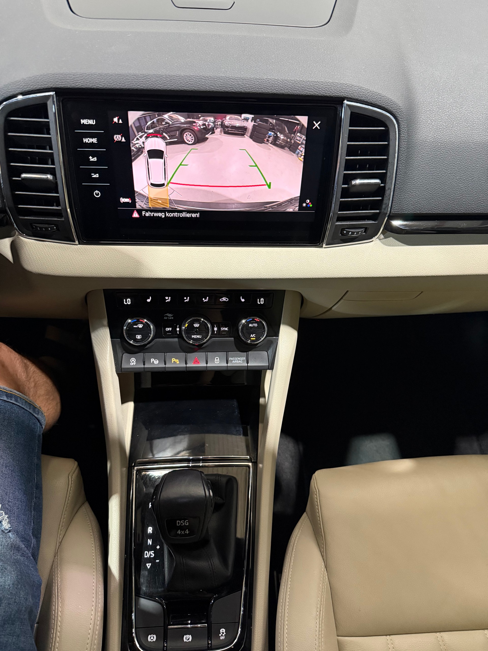 SKODA Karoq 2.0 TDI CR Style 4x4 DSG CH-Fahrzeug-image-15
