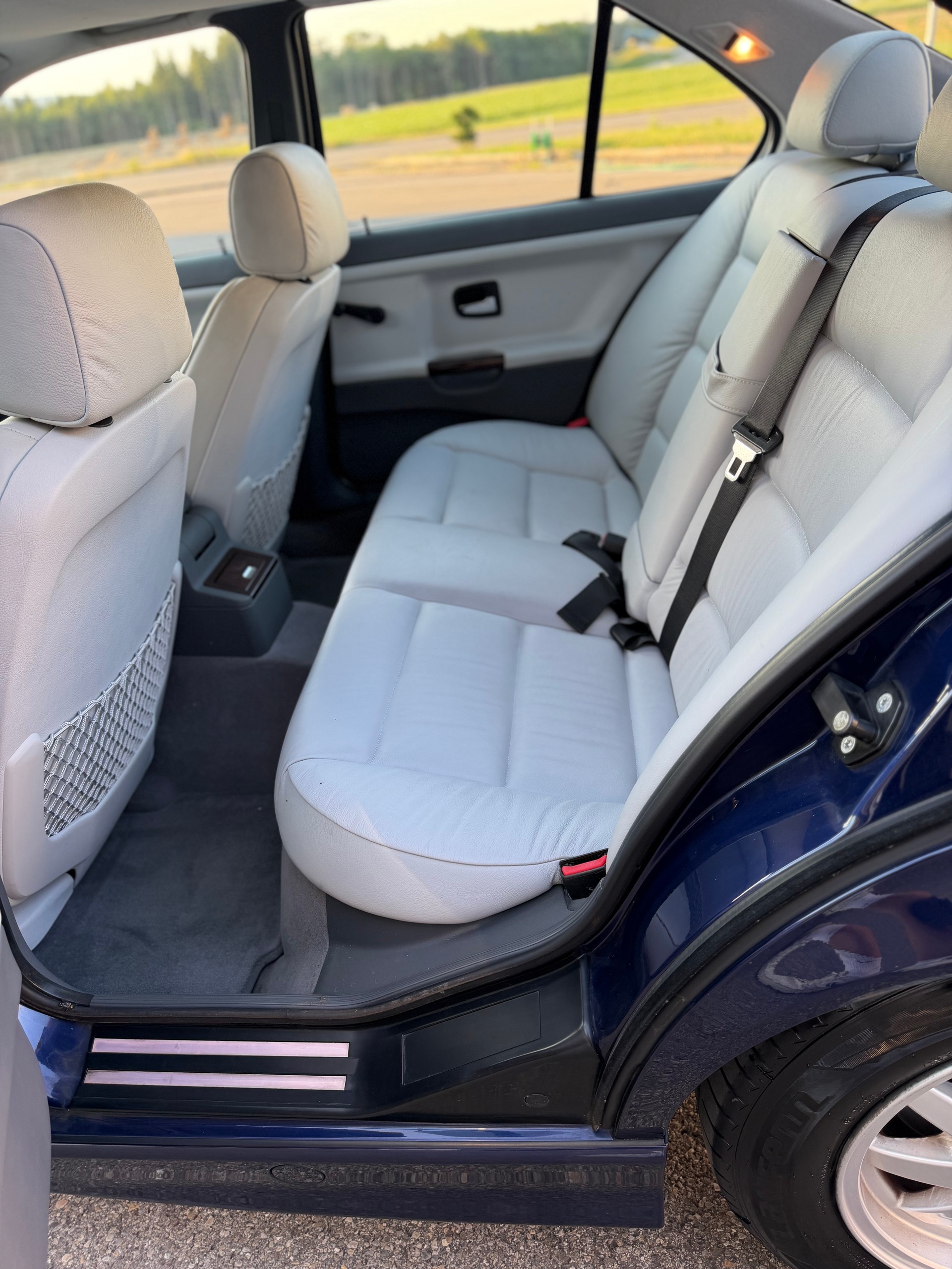 BMW 320i A-image-4