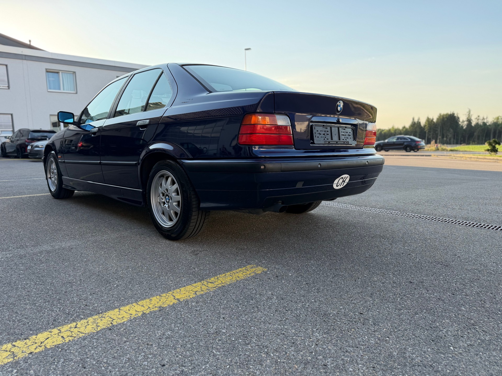 BMW 320i A-image-1