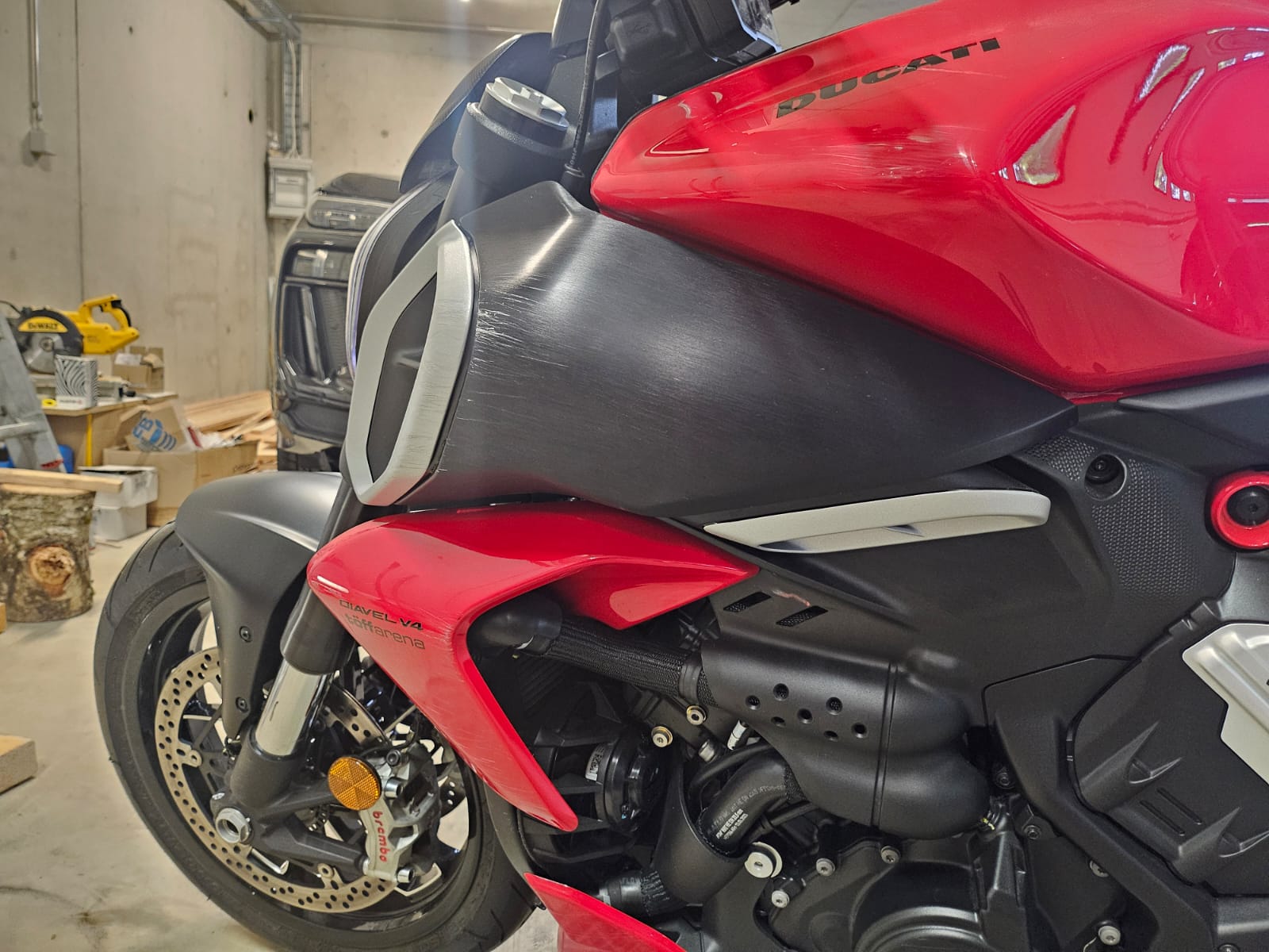 DUCATI Diavel V4 einige kratzer quelques égratinures-image-12