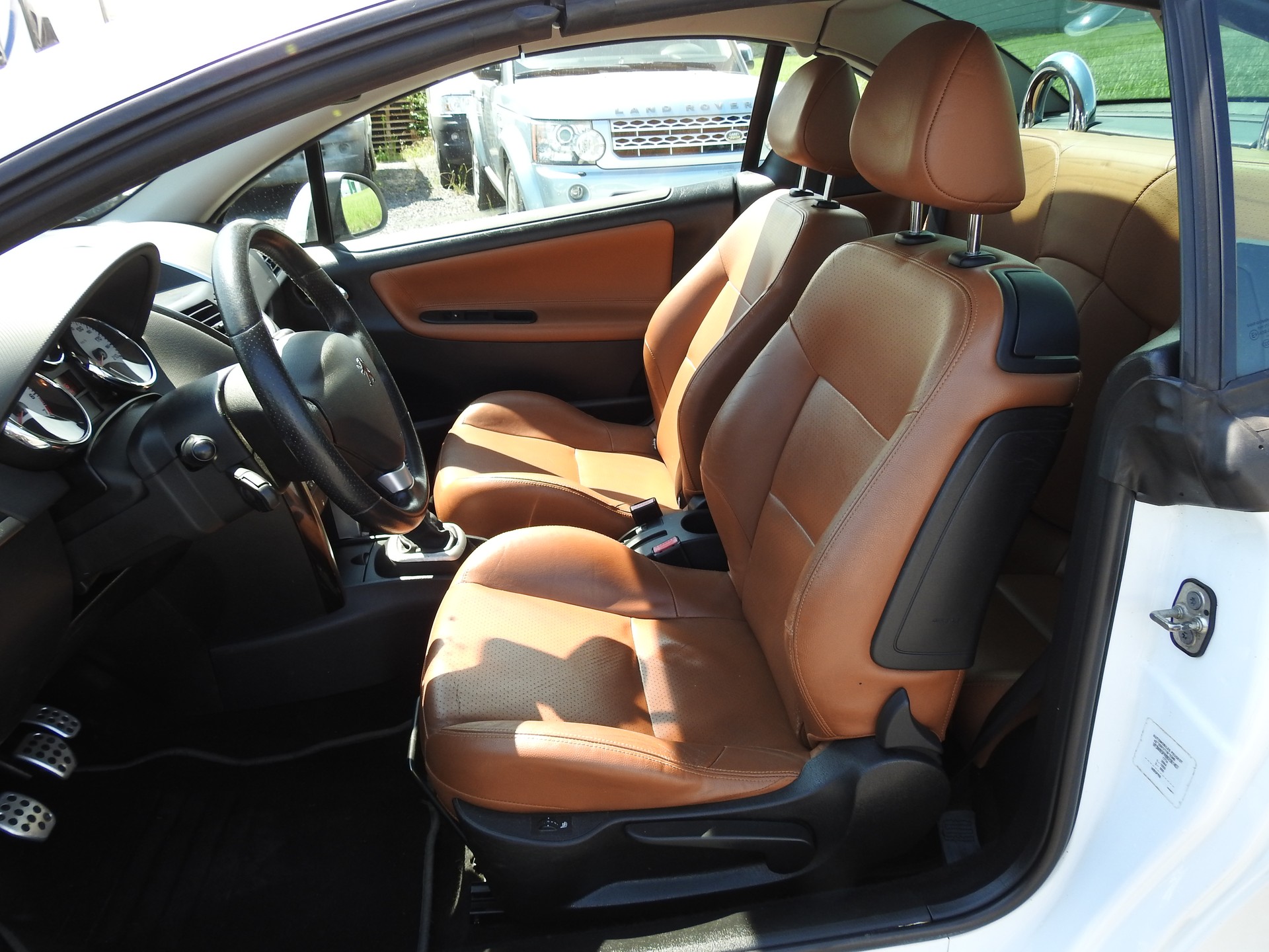 PEUGEOT 207 CC 1.6 16V Turbo Roland Garros-image-12