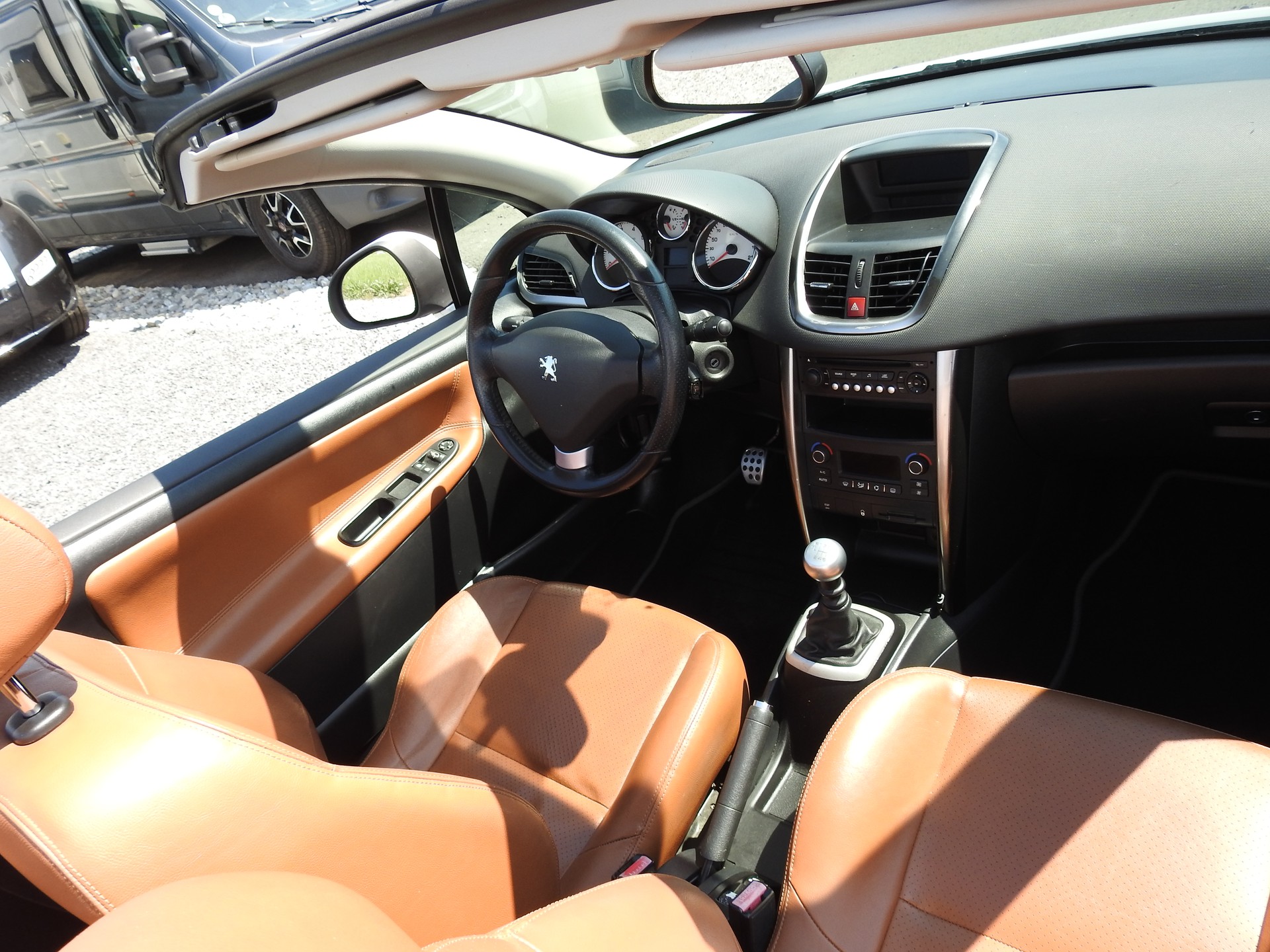 PEUGEOT 207 CC 1.6 16V Turbo Roland Garros-image-24