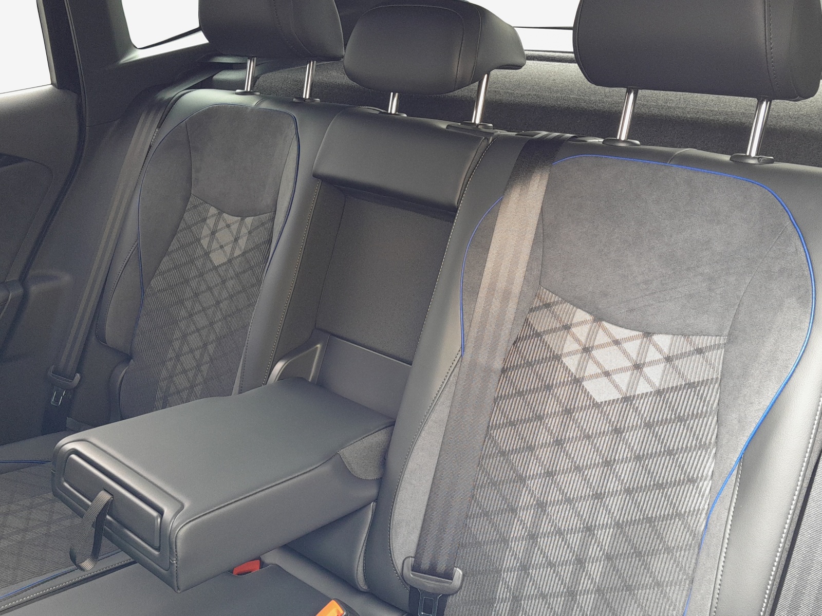 VW Tiguan 1.5 TSI evo2 eHybrid R-Line DSG-image-12
