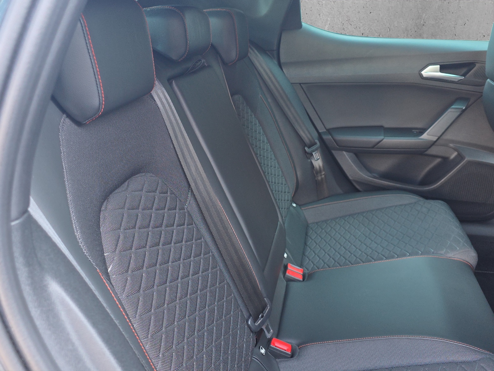 SEAT Leon 1.5 eTSI mHEV DSG FR-image-9