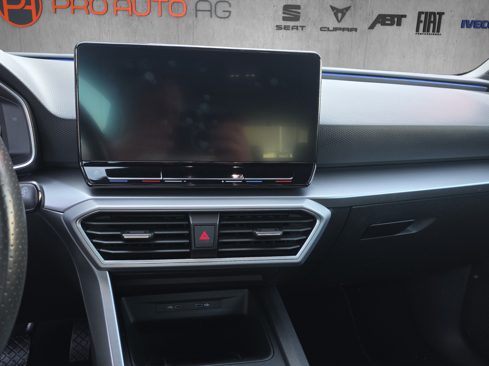 SEAT Leon 1.5 eTSI mHEV DSG FR-image-6