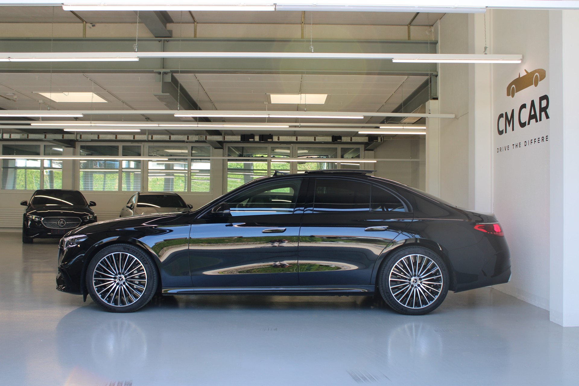MERCEDES-BENZ E 220 d 4Matic 9G-Tronic-showroom-element-3