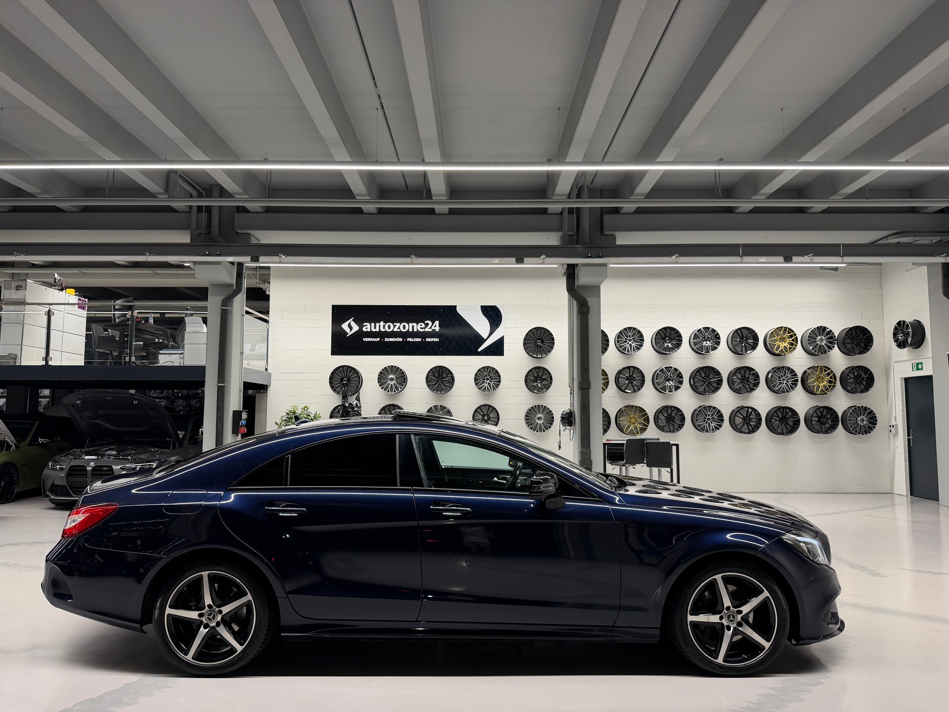 MERCEDES-BENZ CLS 250 d 4matic *CH-Auto*Sport AMG Pack*Lückenlose Servicehistorie bei Mercedes*Frisch ab Service*-showroom-element-2
