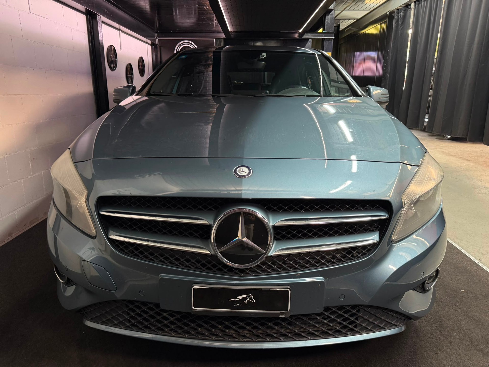 MERCEDES-BENZ A 200 AMG Line-showroom-element-2