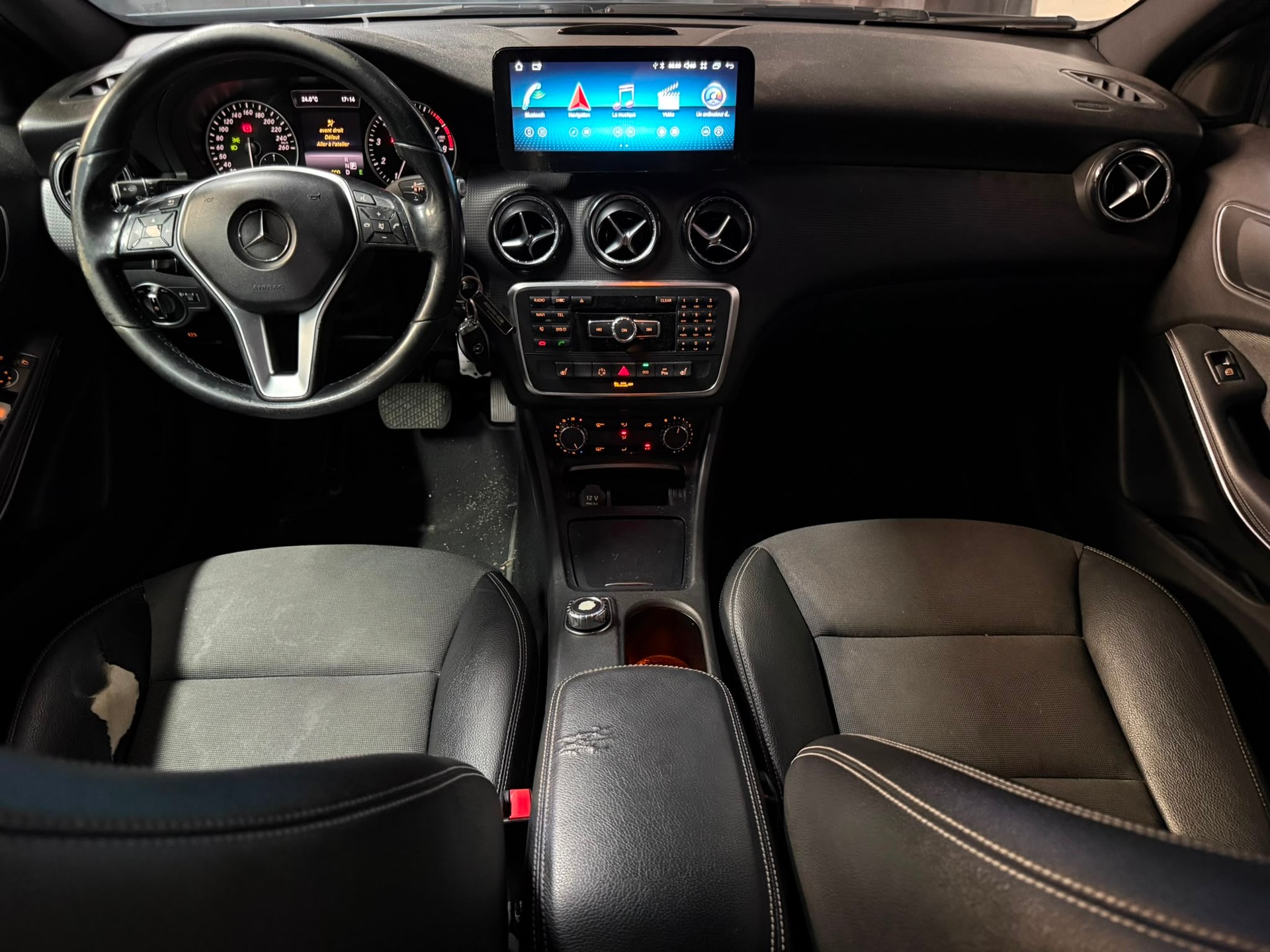 MERCEDES-BENZ A 200 AMG Line-image-11