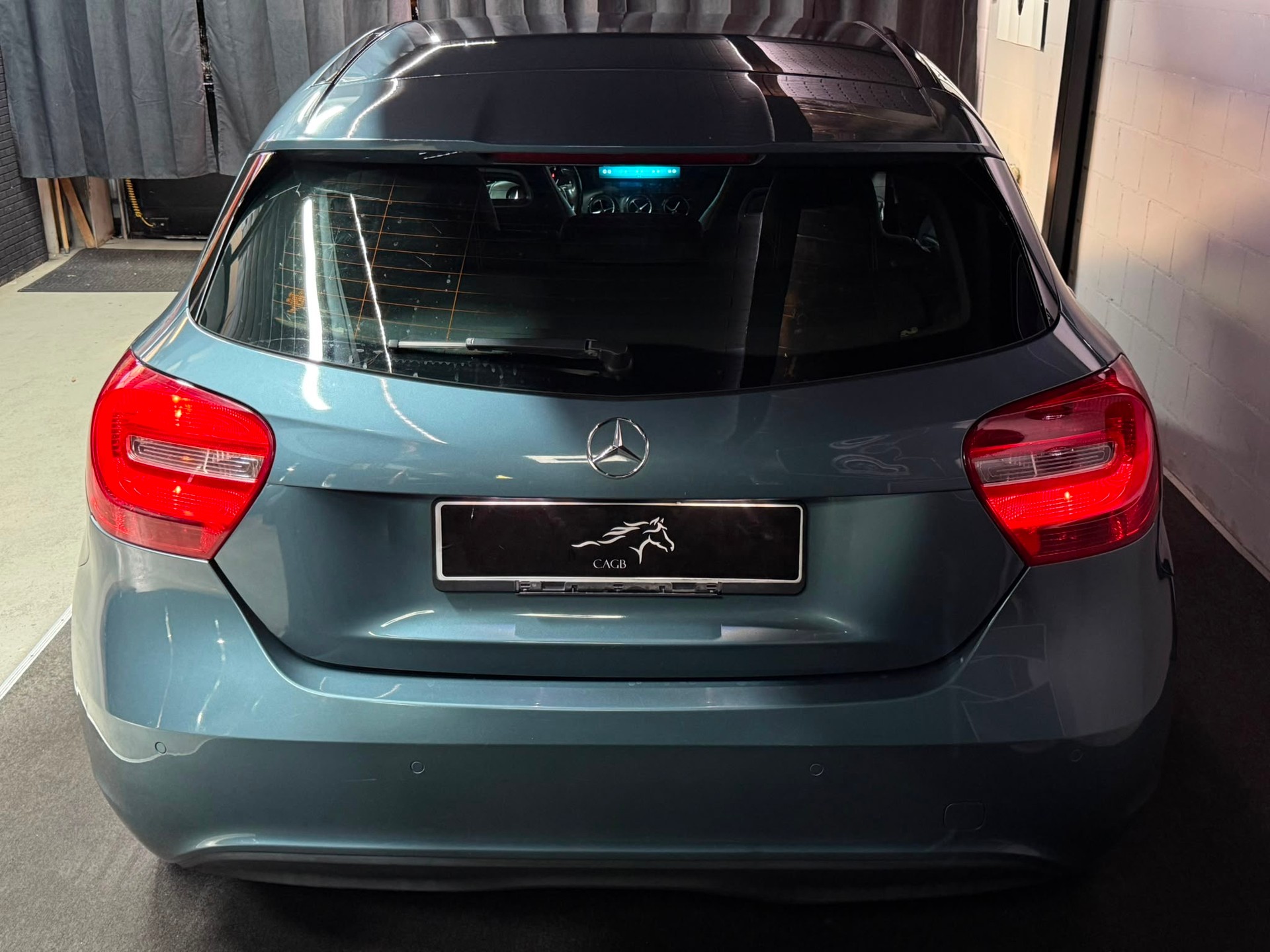 MERCEDES-BENZ A 200 AMG Line-showroom-element-3
