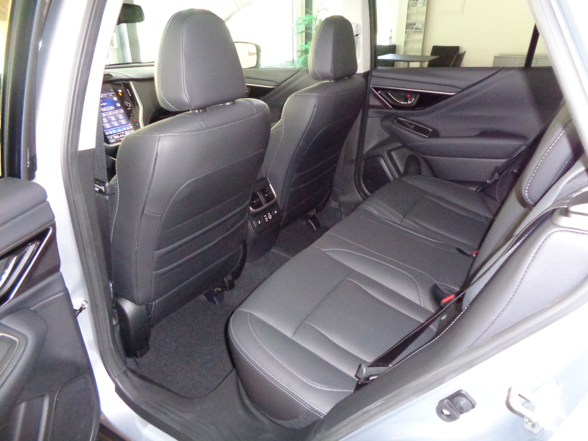 SUBARU Outback 2.5i Final Edition AWD Lineartronic-image-9
