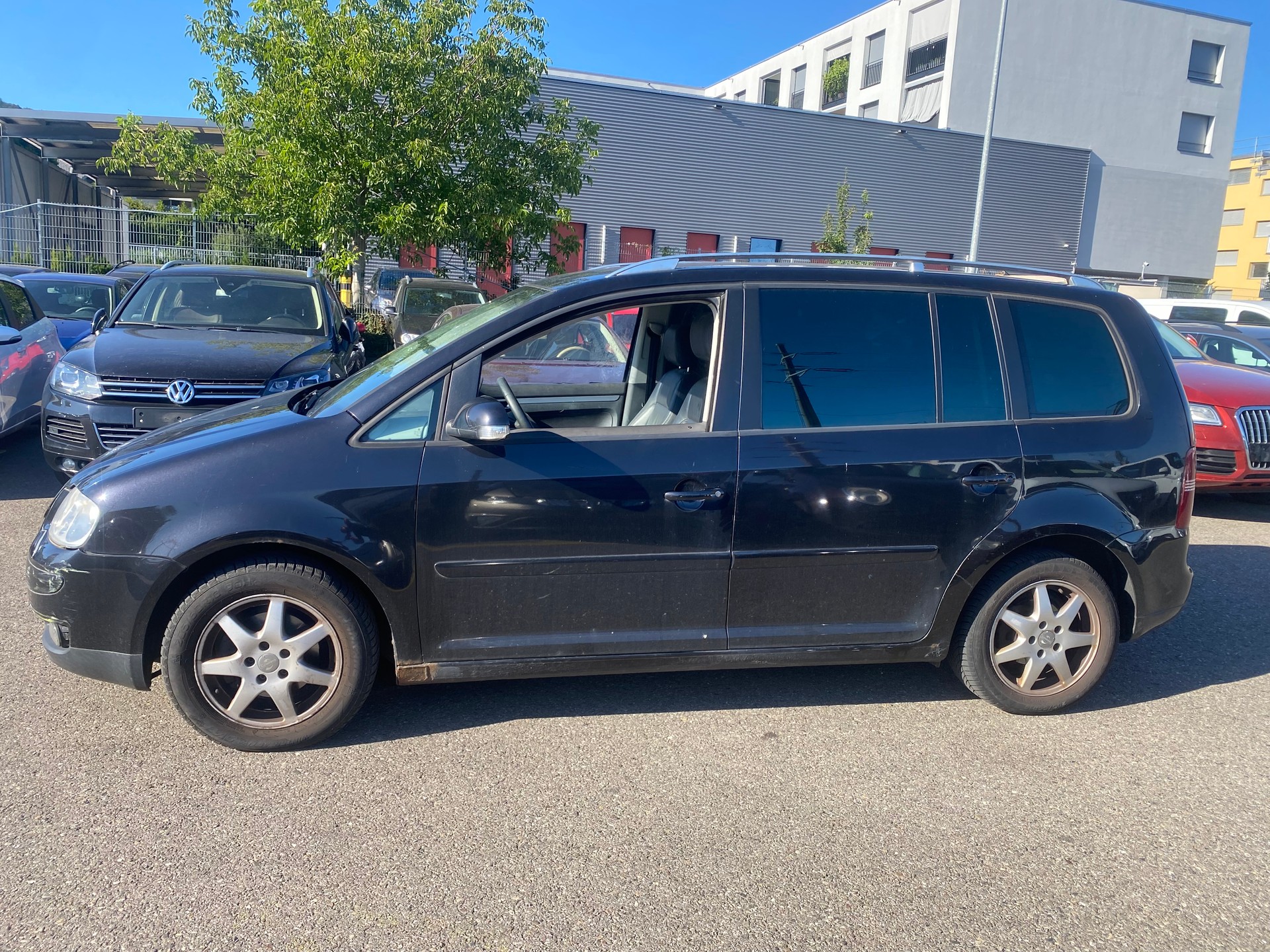 VW Touran 2.0 TDI-image-2