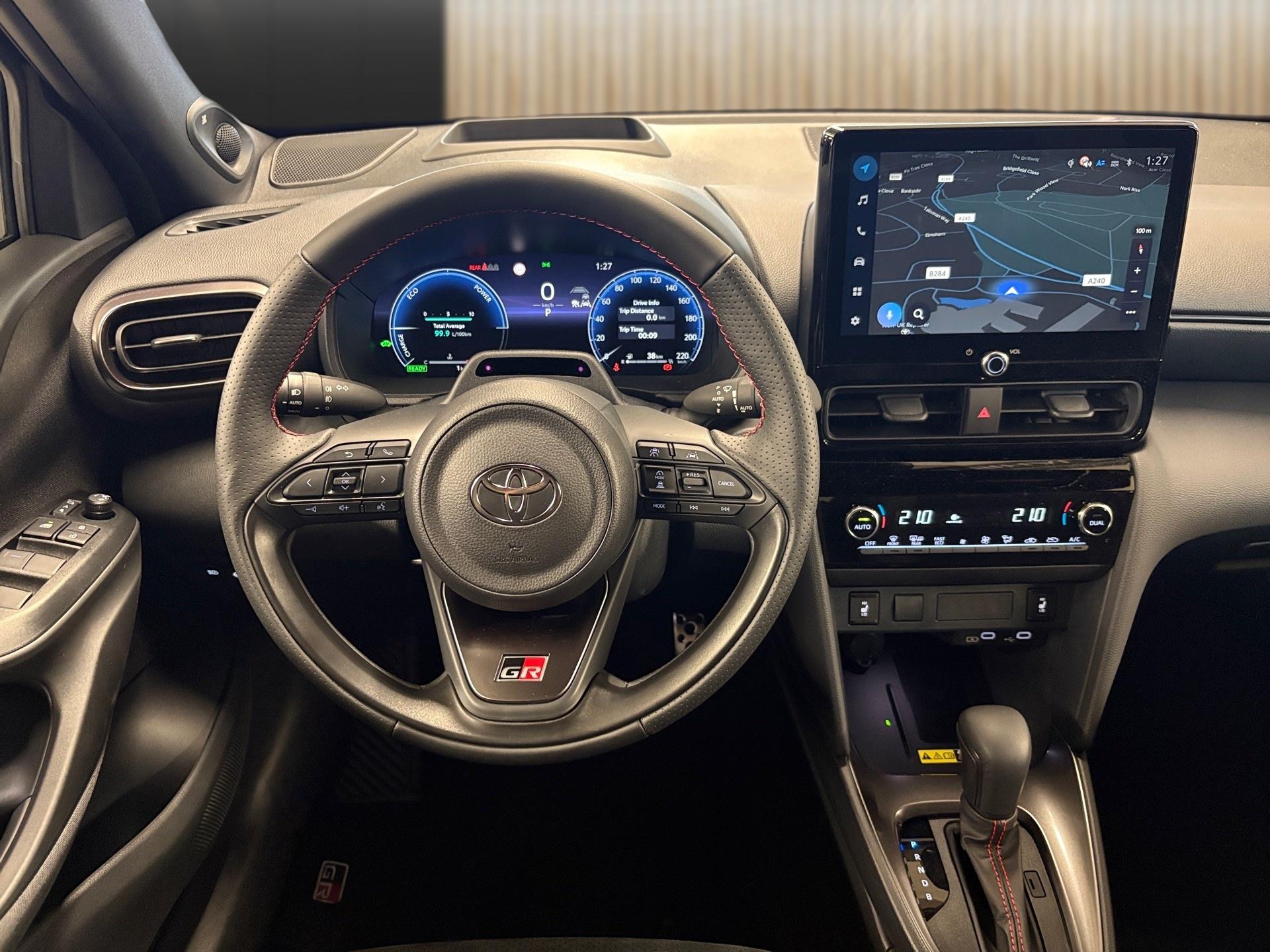 TOYOTA Yaris Cross 1.5 GR Sport e-CVT-image-11