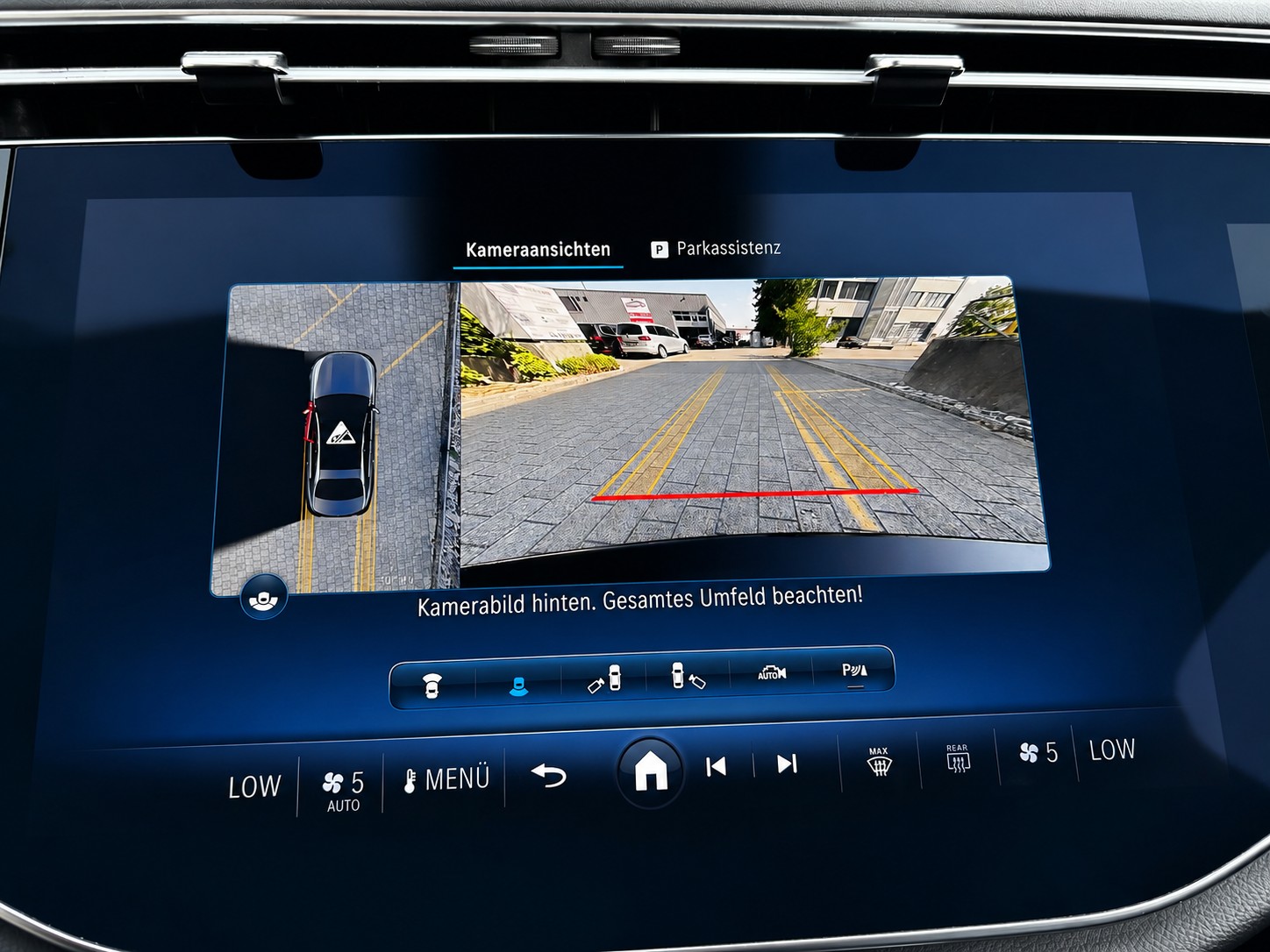 MERCEDES-BENZ E 220 d AMG Line 4matic CH FAHRZEUG-image-19