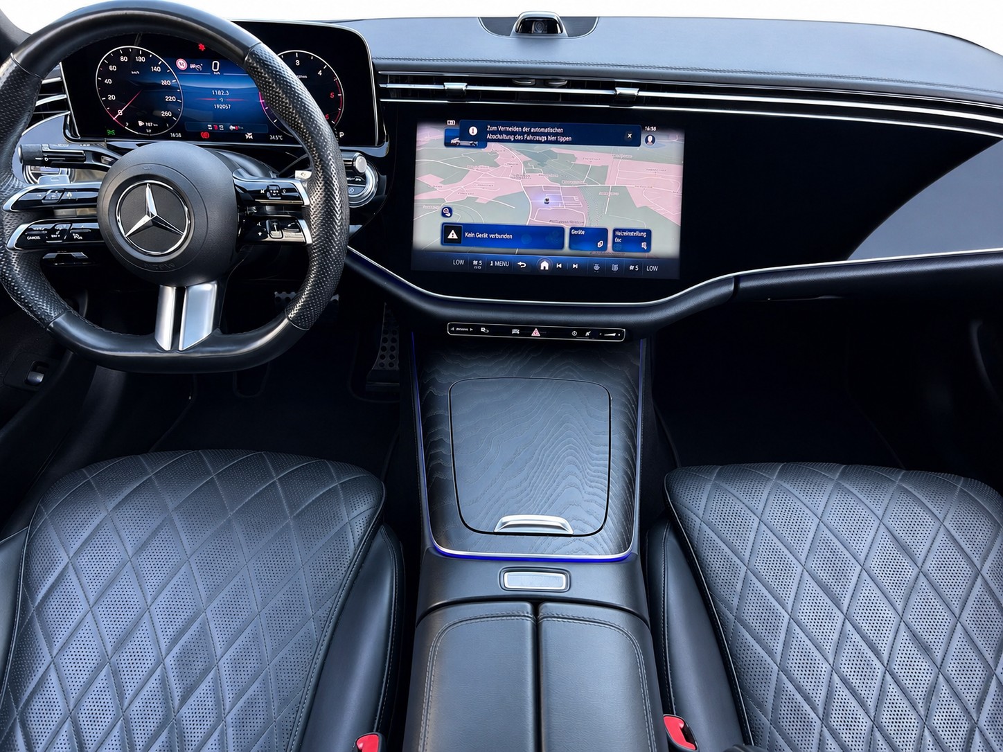 MERCEDES-BENZ E 220 d AMG Line 4matic CH FAHRZEUG-image-14