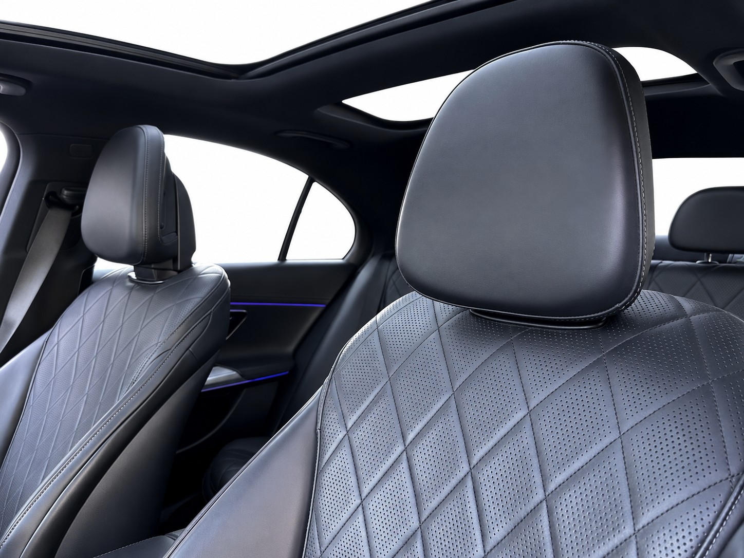 MERCEDES-BENZ E 220 d AMG Line 4matic CH FAHRZEUG-image-18