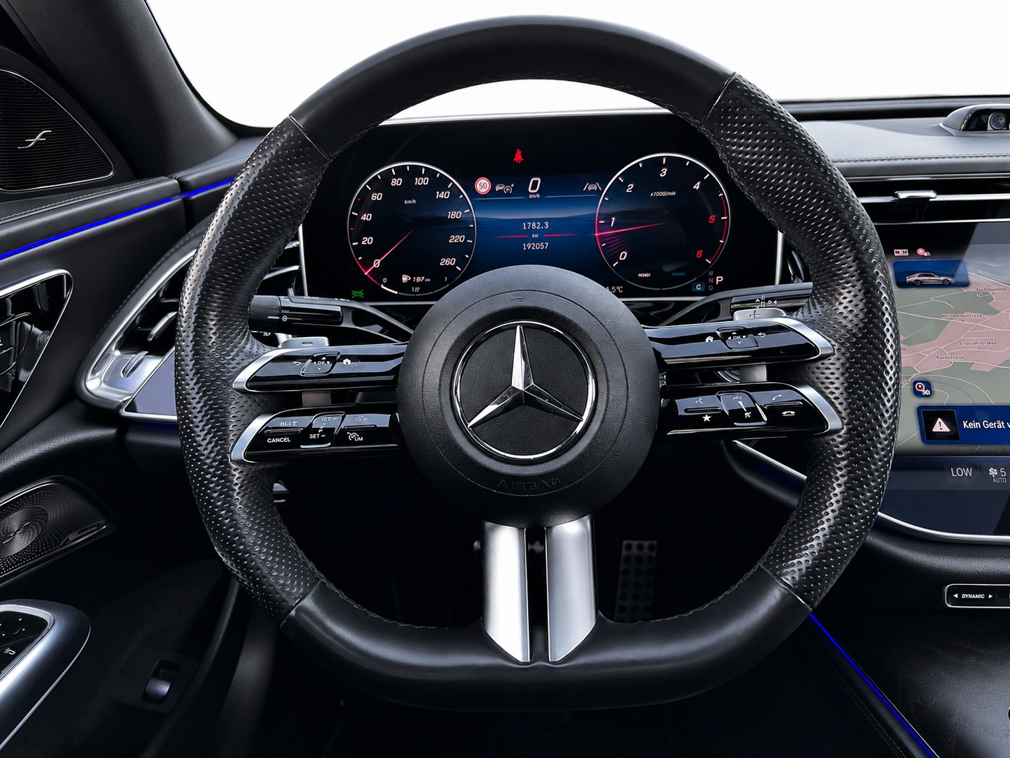 MERCEDES-BENZ E 220 d AMG Line 4matic CH FAHRZEUG-image-17