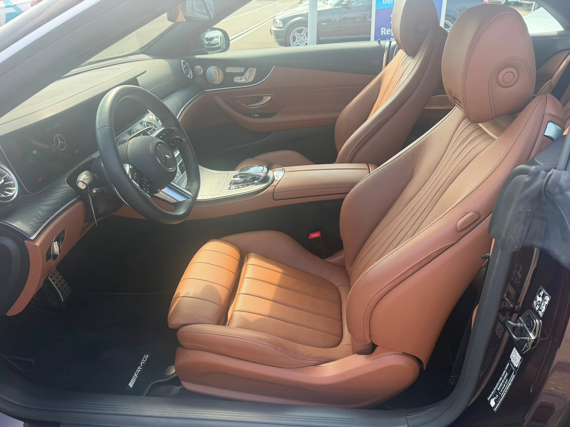 MERCEDES-BENZ E 300 d Cabriolet 4Matic AMG Line 9G-Tronic-image-7