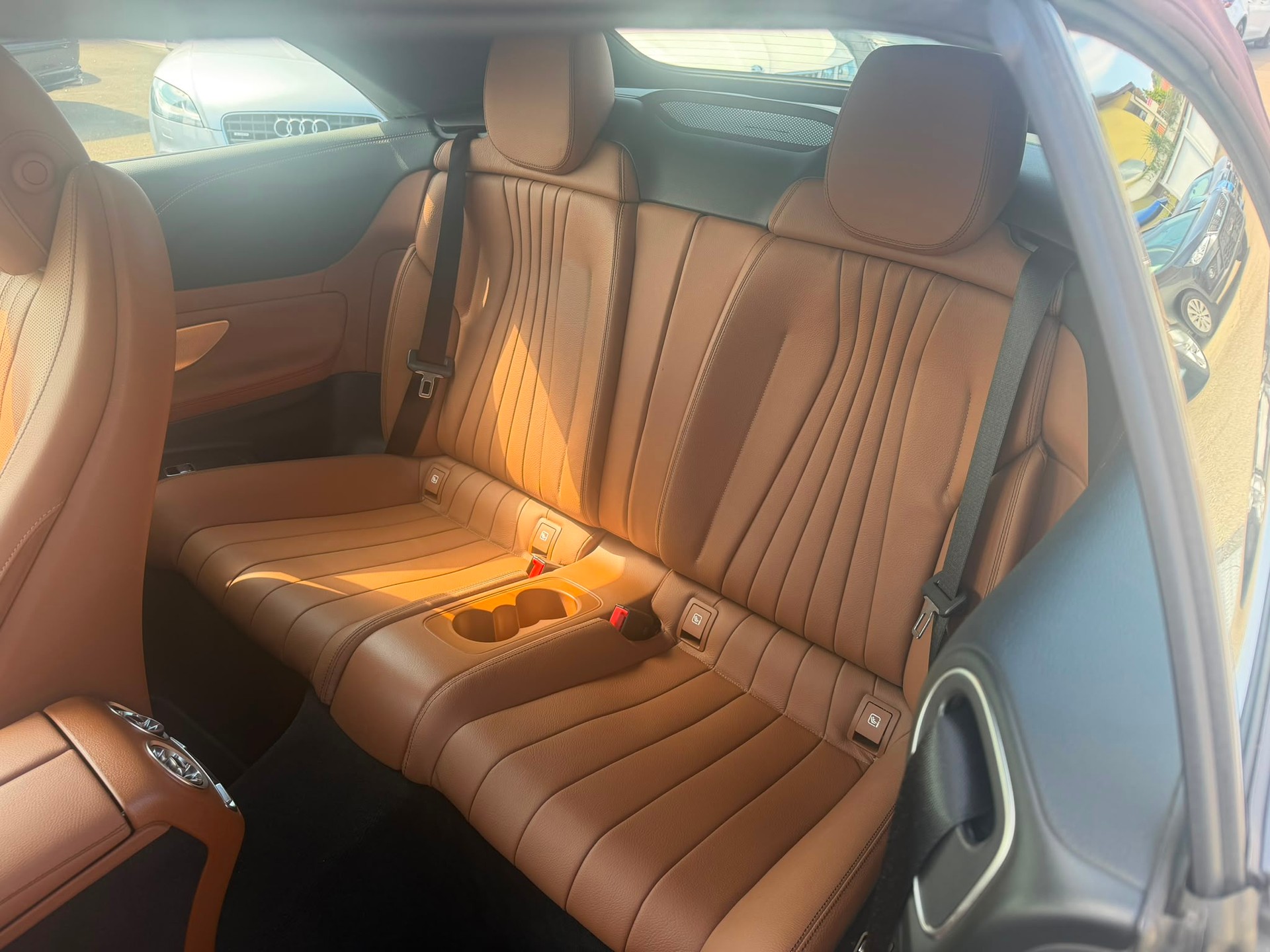 MERCEDES-BENZ E 300 d Cabriolet 4Matic AMG Line 9G-Tronic-image-8