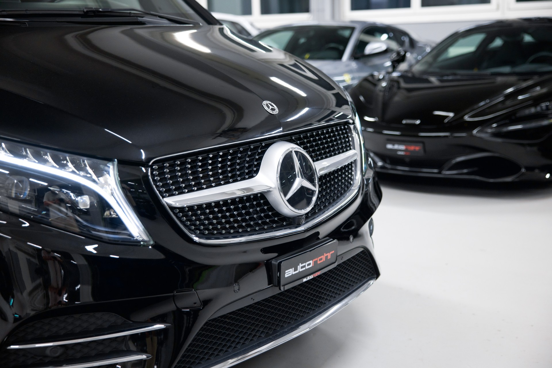 MERCEDES-BENZ V 300 d lang AMG Line Avantgarde 4Matic 9G-Tronic-image-8