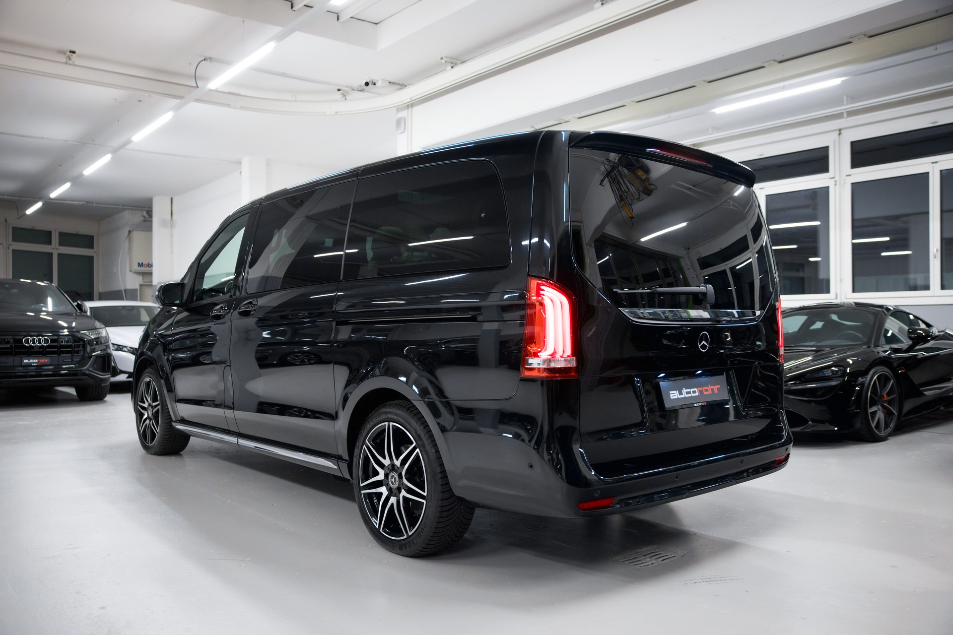MERCEDES-BENZ V 300 d lang AMG Line Avantgarde 4Matic 9G-Tronic-image-6