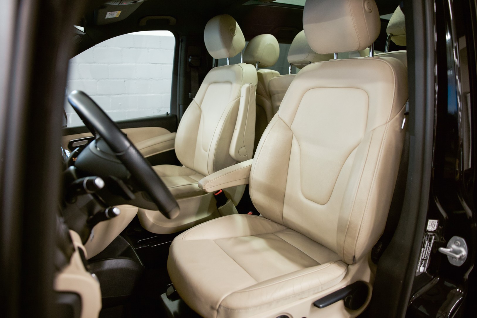 MERCEDES-BENZ V 300 d lang AMG Line Avantgarde 4Matic 9G-Tronic-image-19